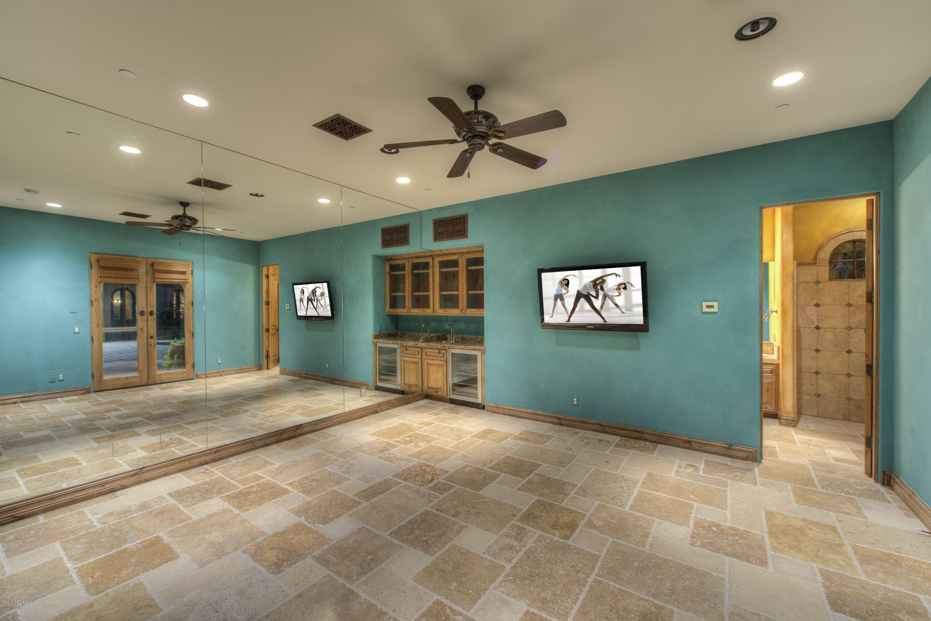 WHISPER ROCK - Residential