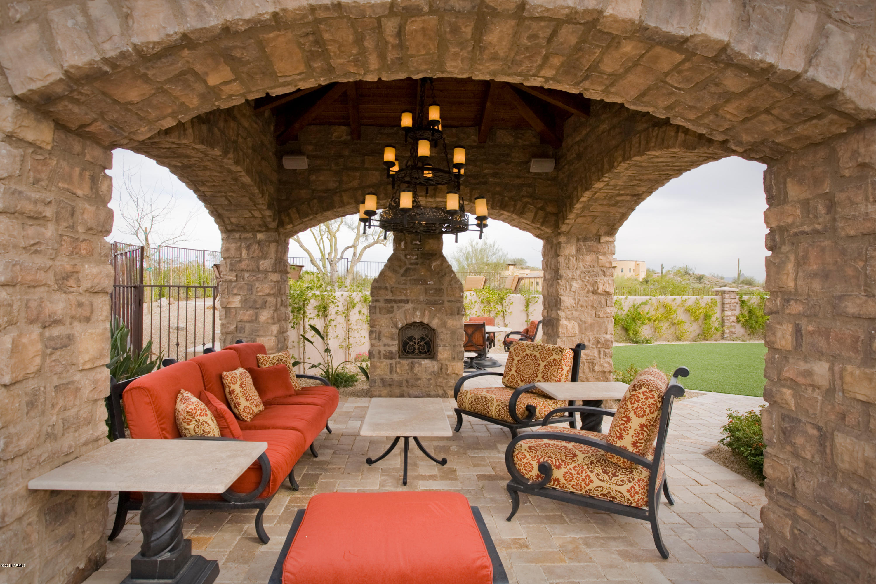 WHISPER ROCK - Residential