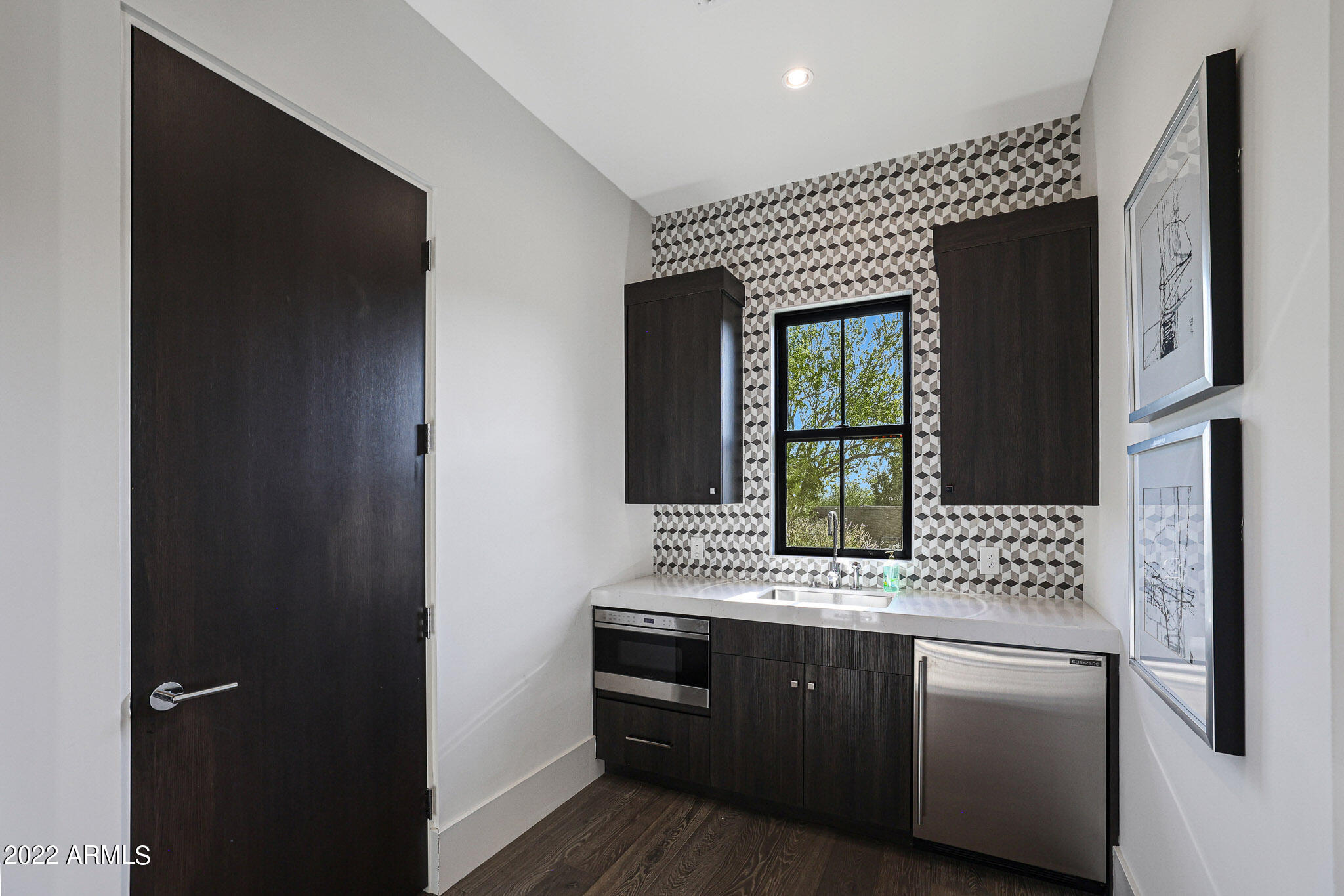 WHITE HORSE - Residential