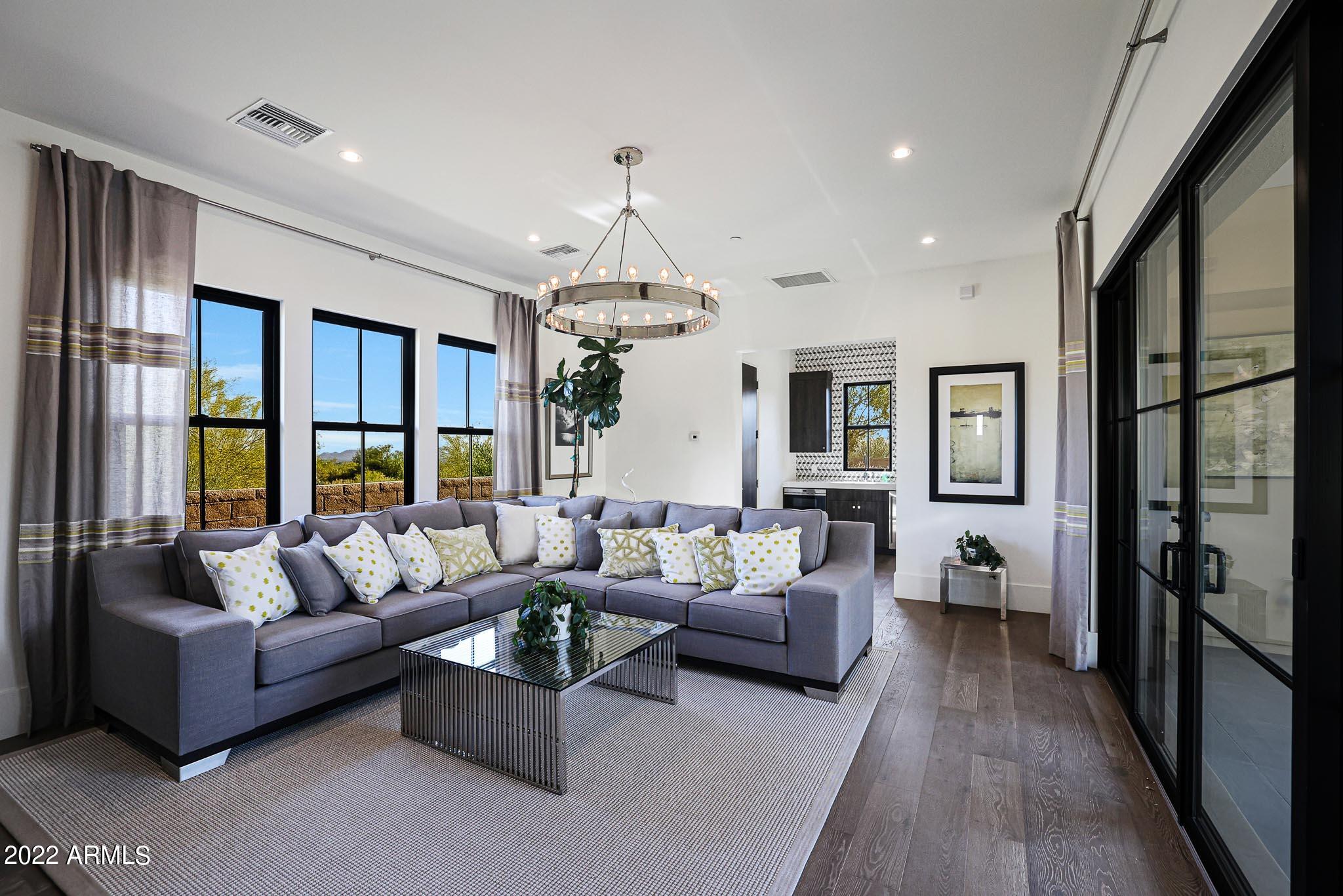 WHITE HORSE - Residential
