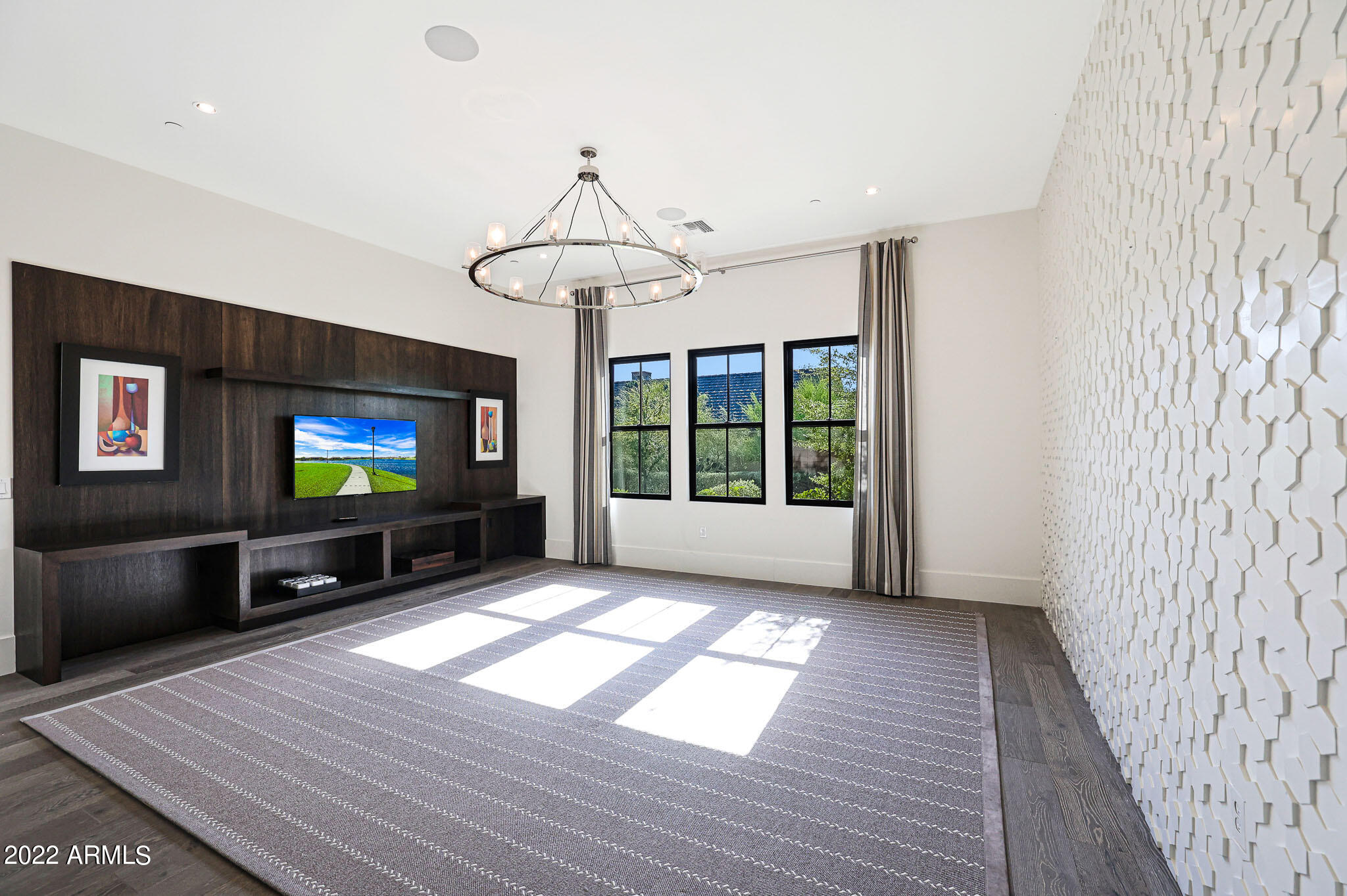 WHITE HORSE - Residential