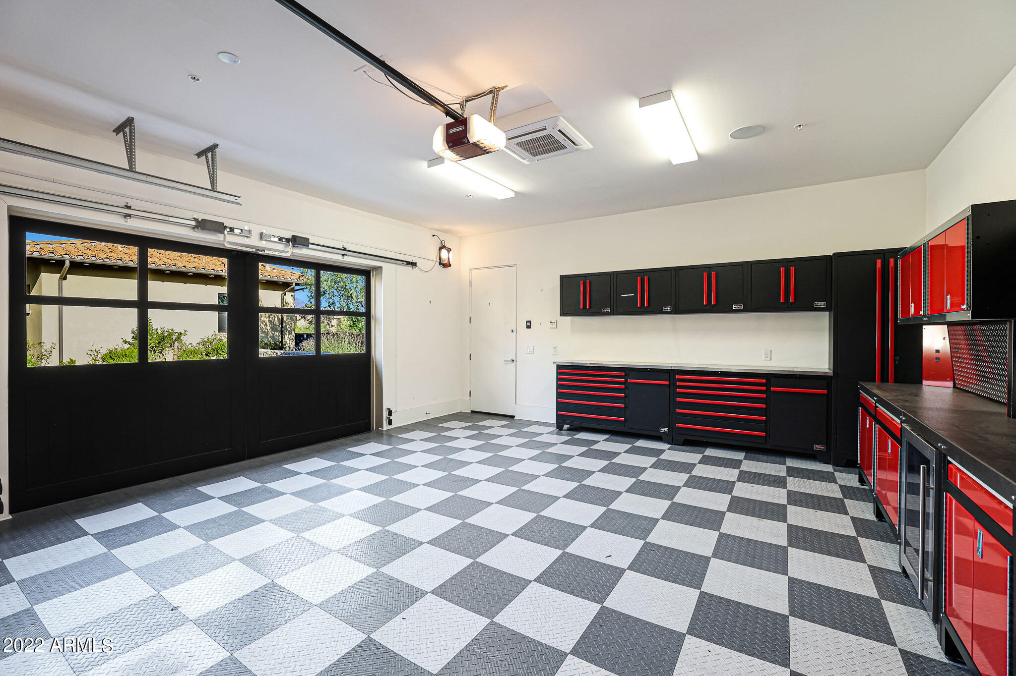 WHITE HORSE - Residential