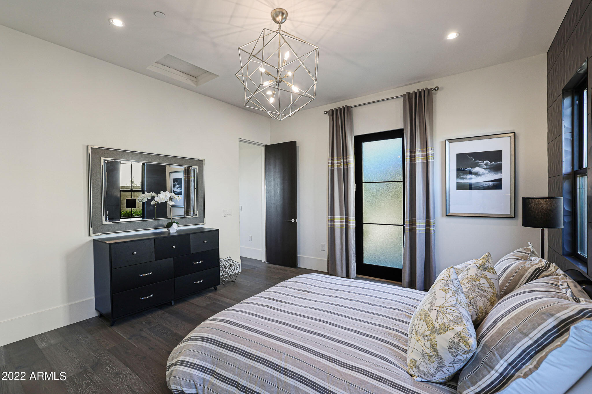 WHITE HORSE - Residential