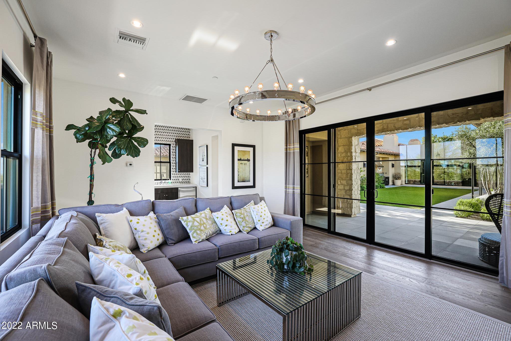 WHITE HORSE - Residential