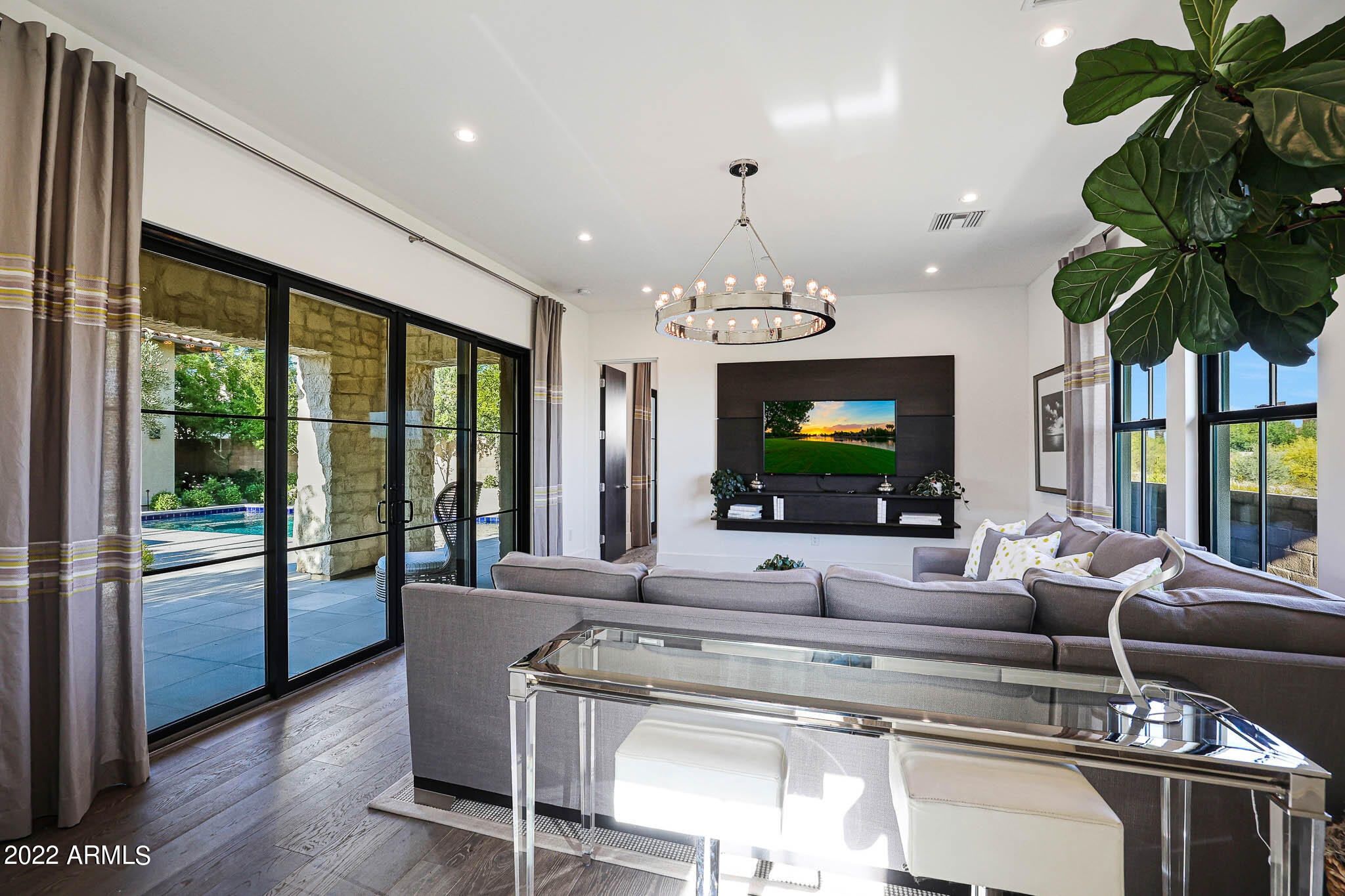 WHITE HORSE - Residential