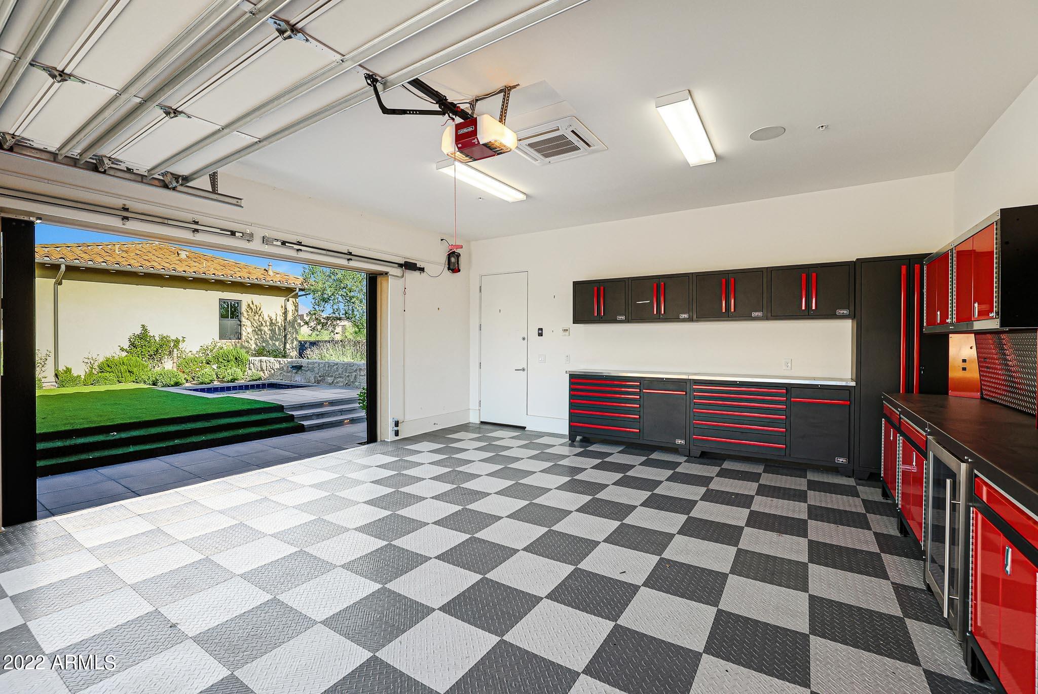 WHITE HORSE - Residential