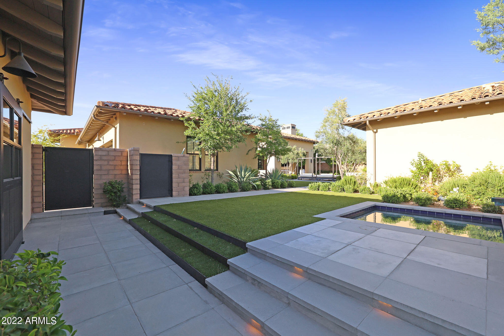 WHITE HORSE - Residential