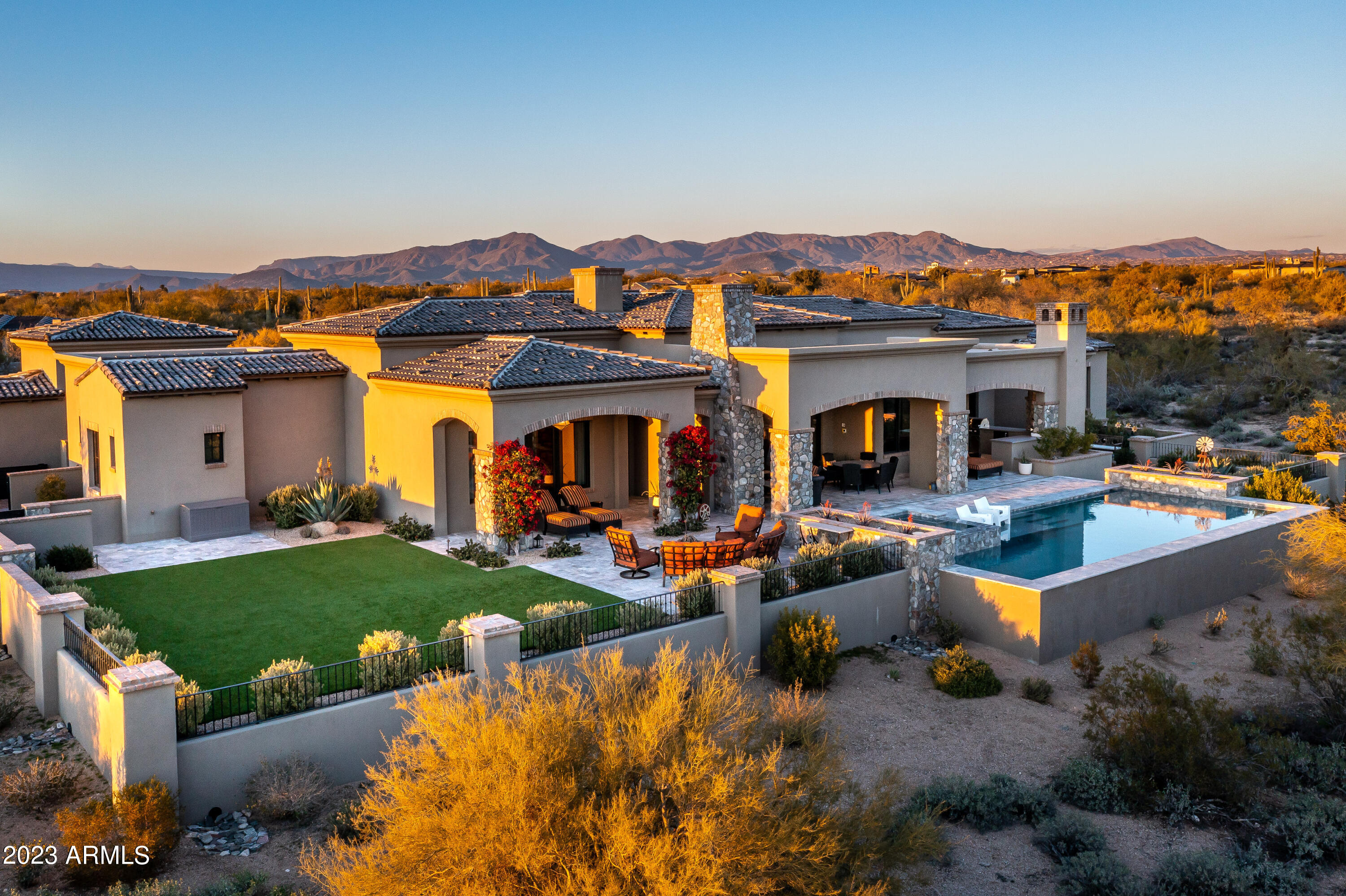 WHISPER ROCK - Residential