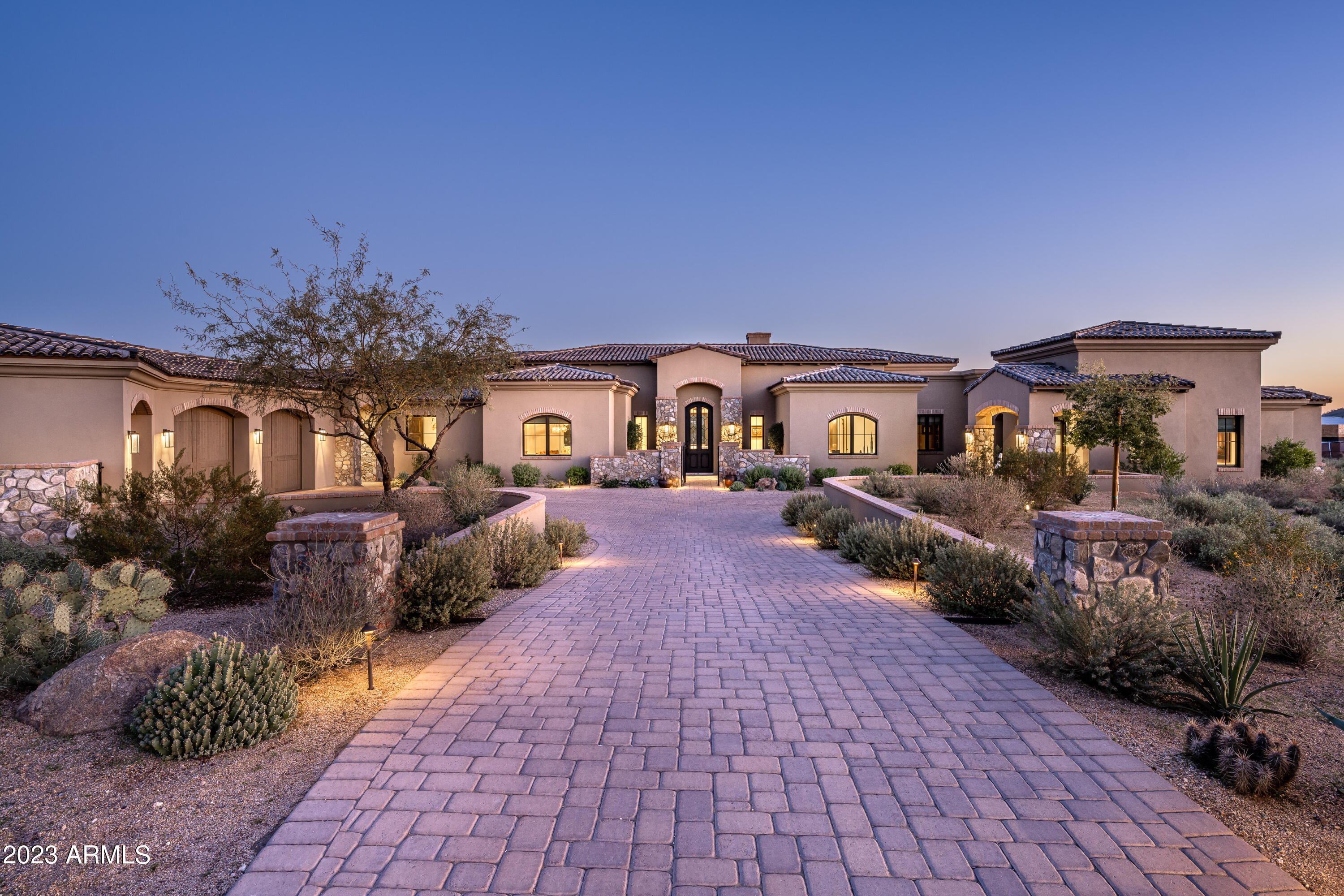 WHISPER ROCK - Residential