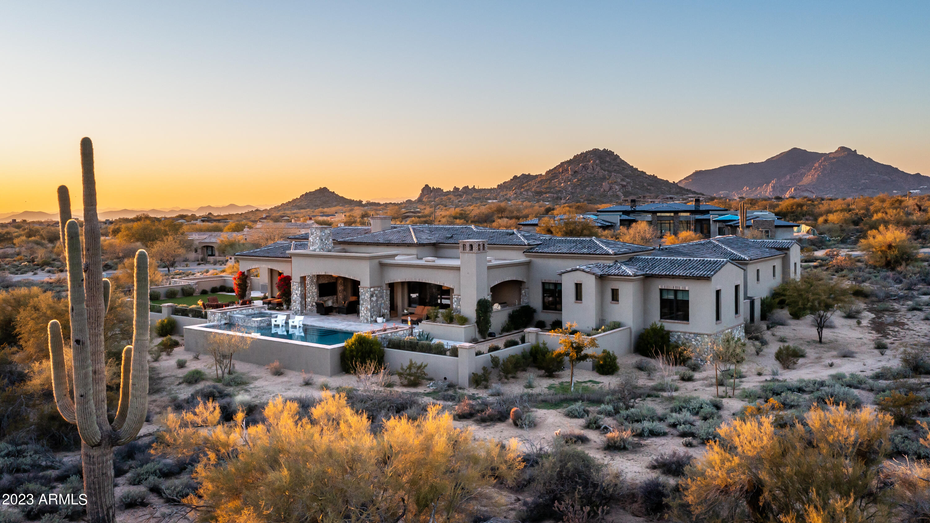 WHISPER ROCK - Residential
