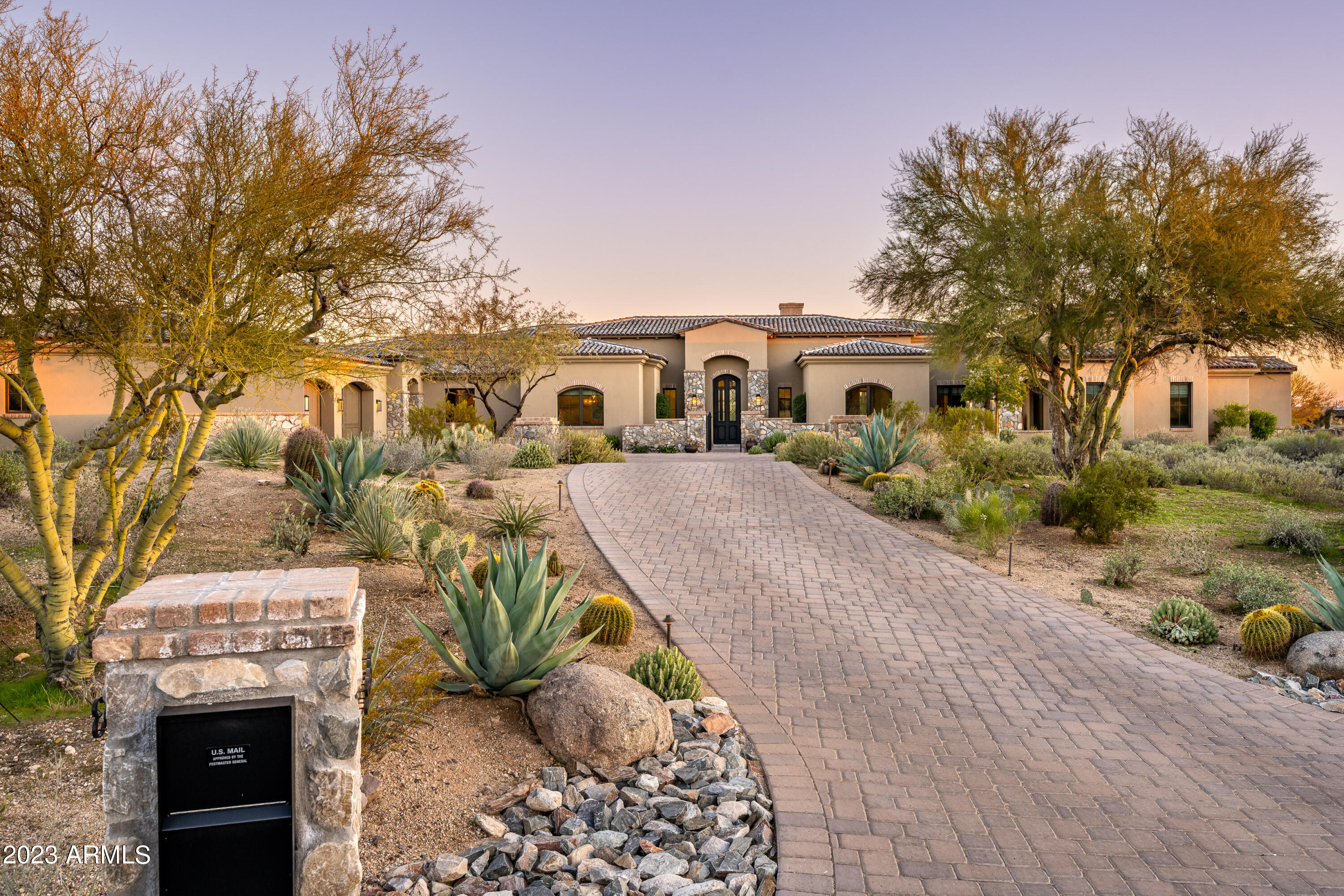 WHISPER ROCK - Residential