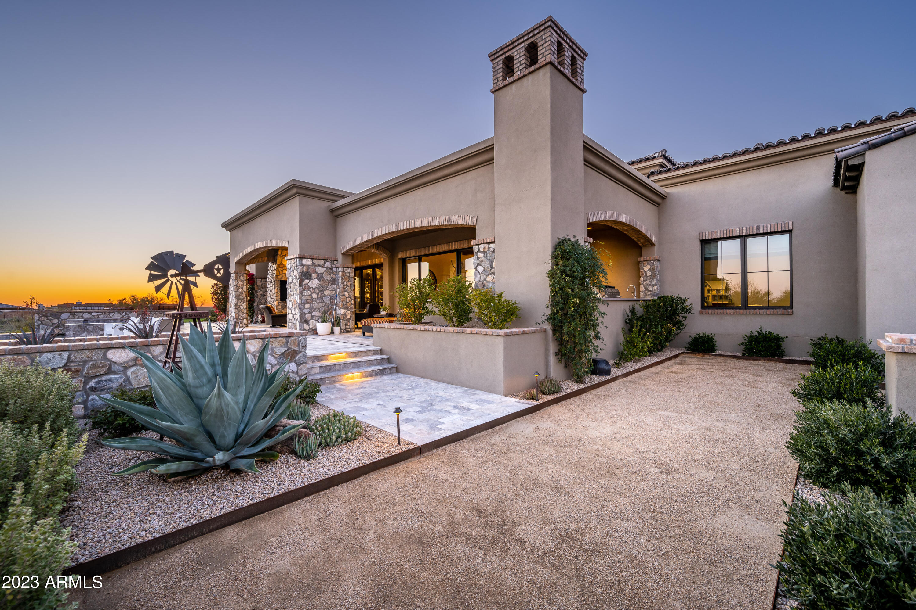 WHISPER ROCK - Residential