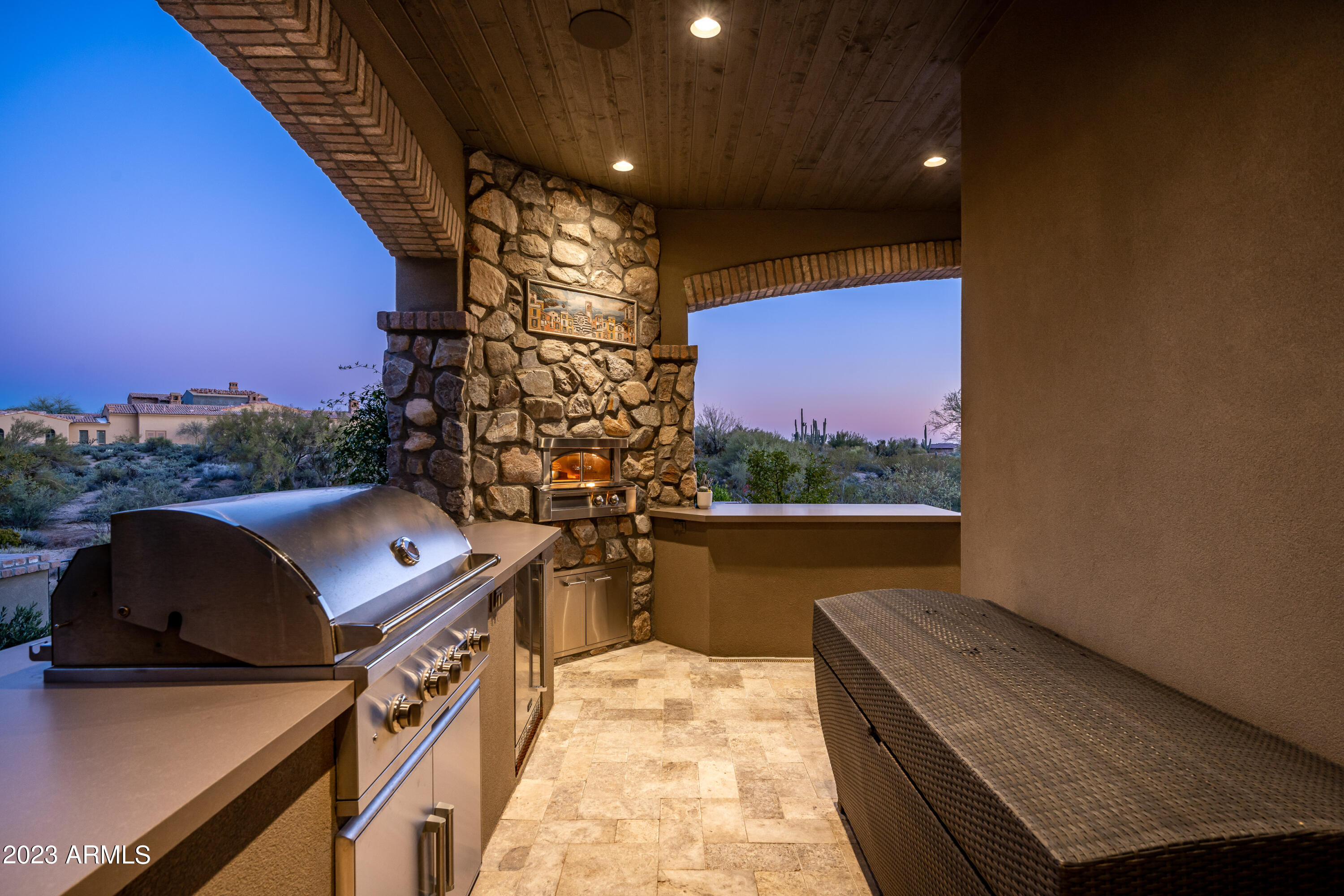 WHISPER ROCK - Residential