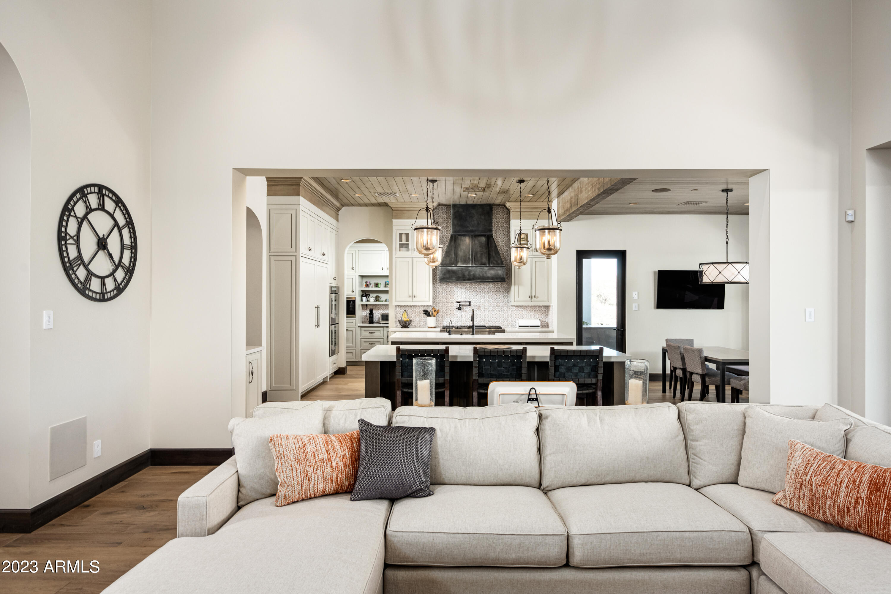 WHISPER ROCK - Residential