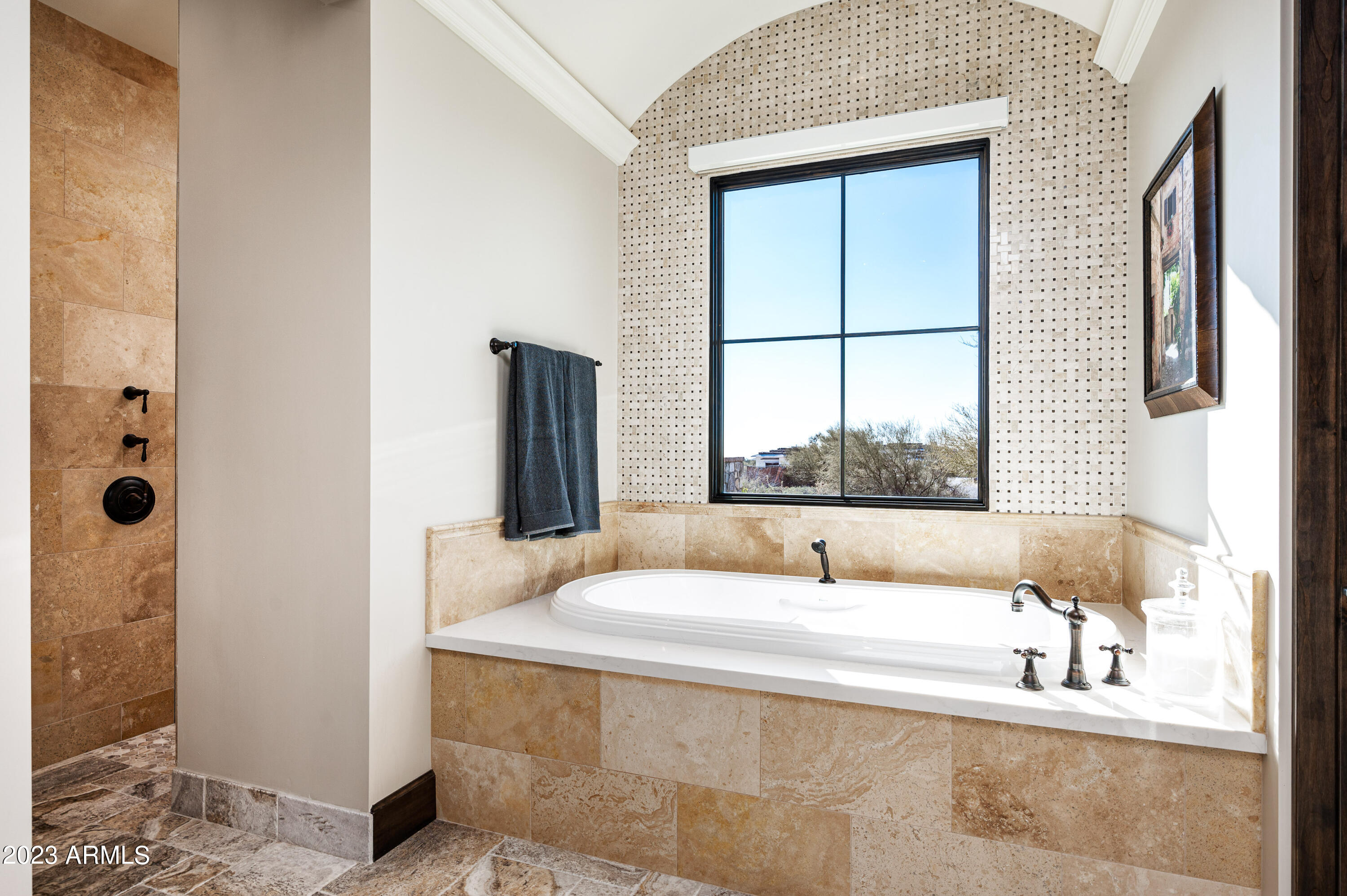 WHISPER ROCK - Residential