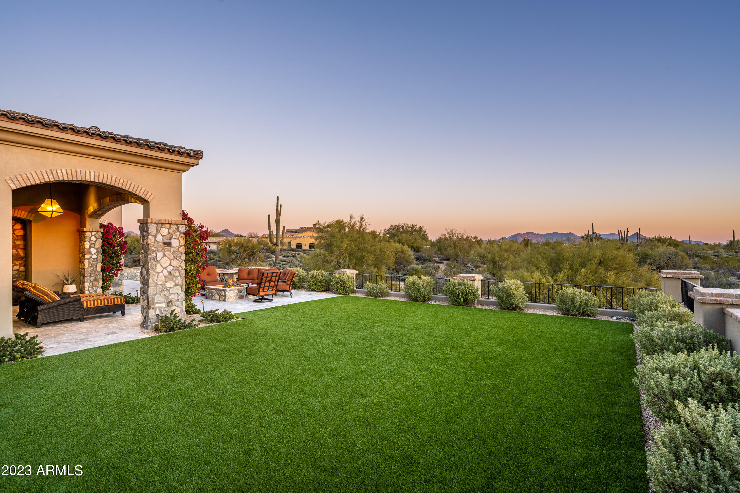 WHISPER ROCK - Residential