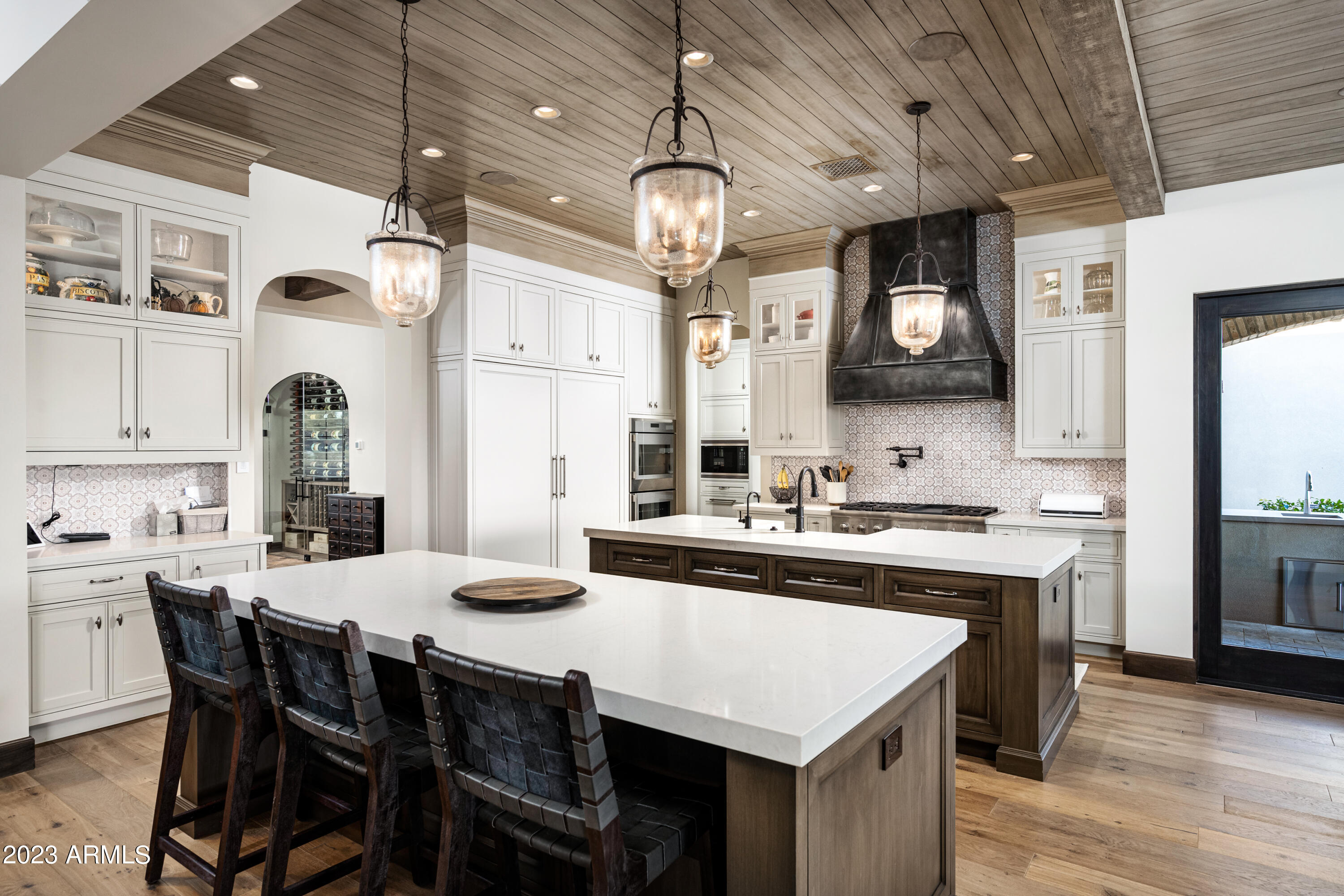 WHISPER ROCK - Residential