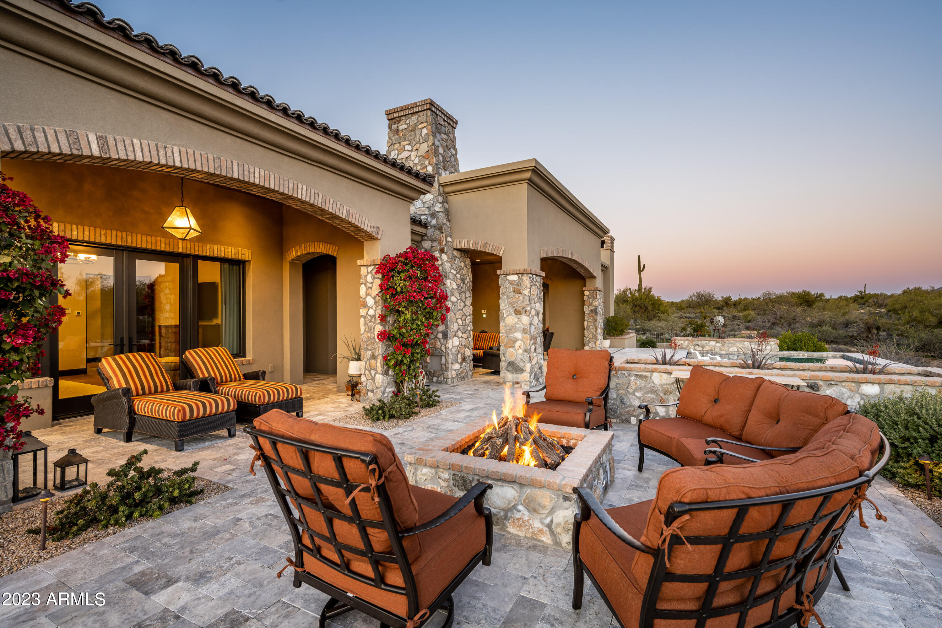 WHISPER ROCK - Residential