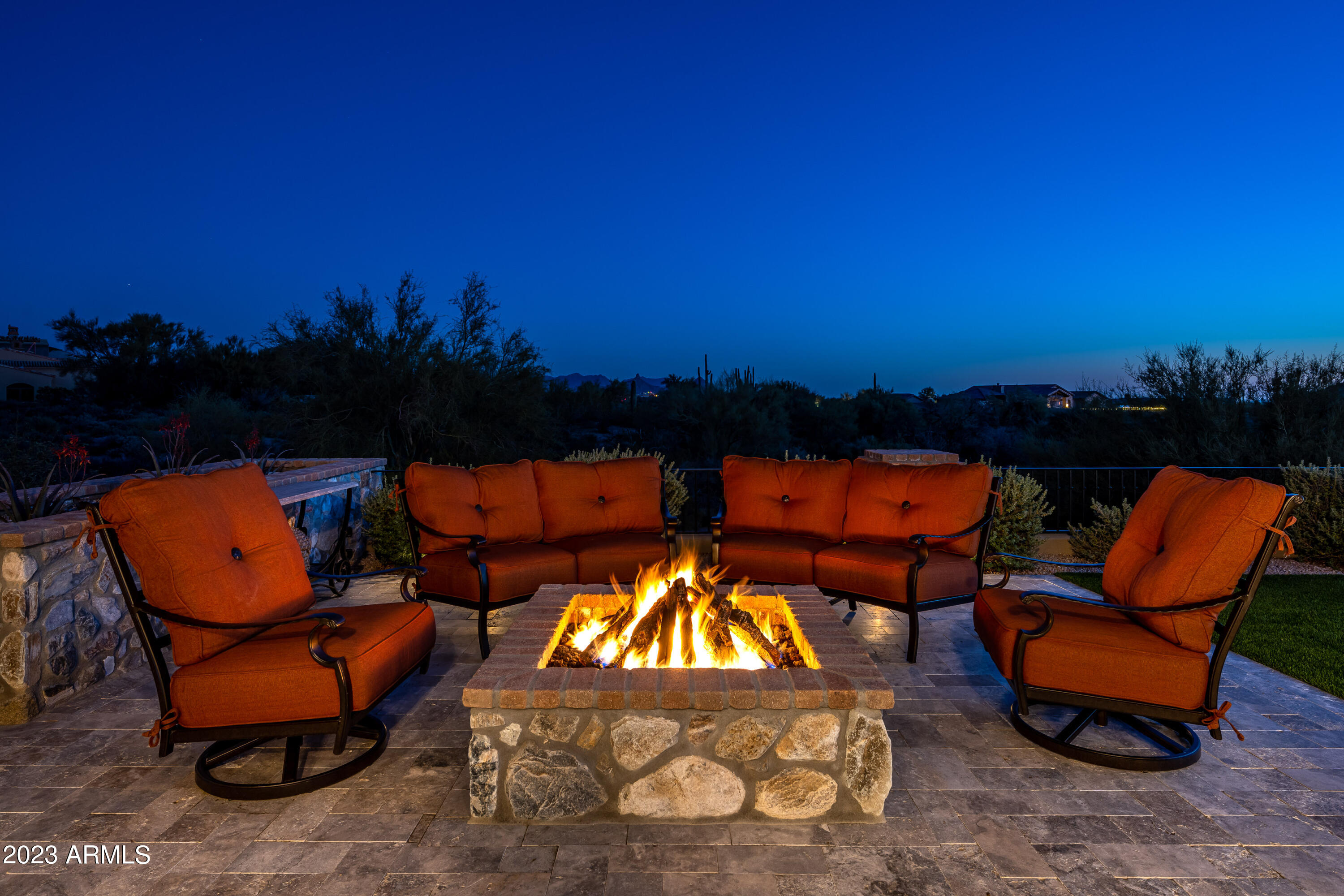 WHISPER ROCK - Residential