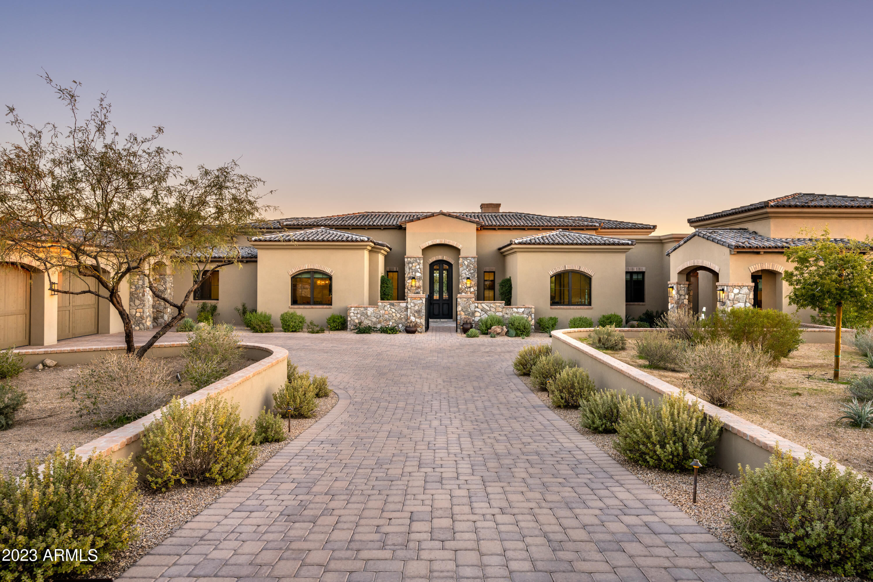 WHISPER ROCK - Residential