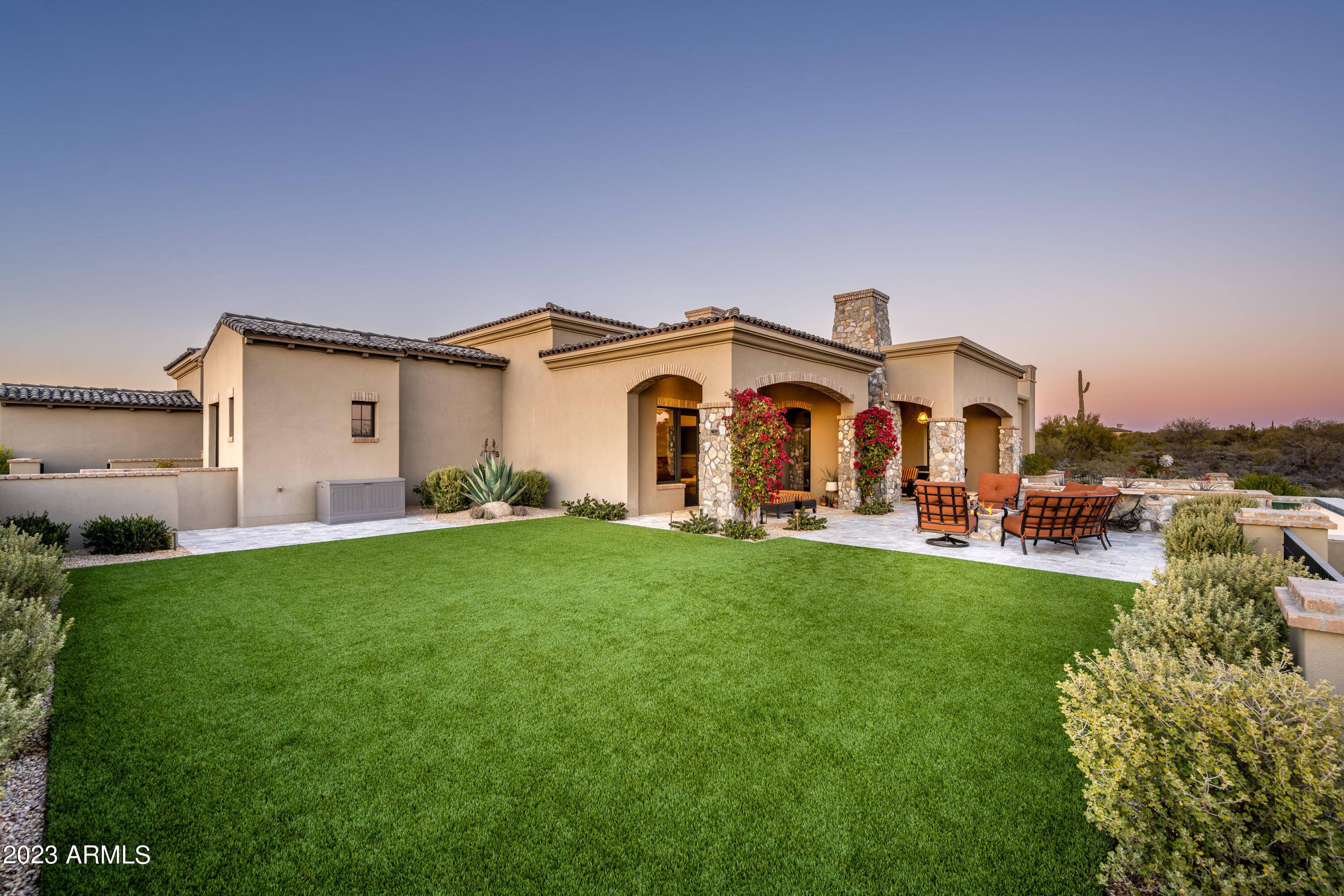 WHISPER ROCK - Residential