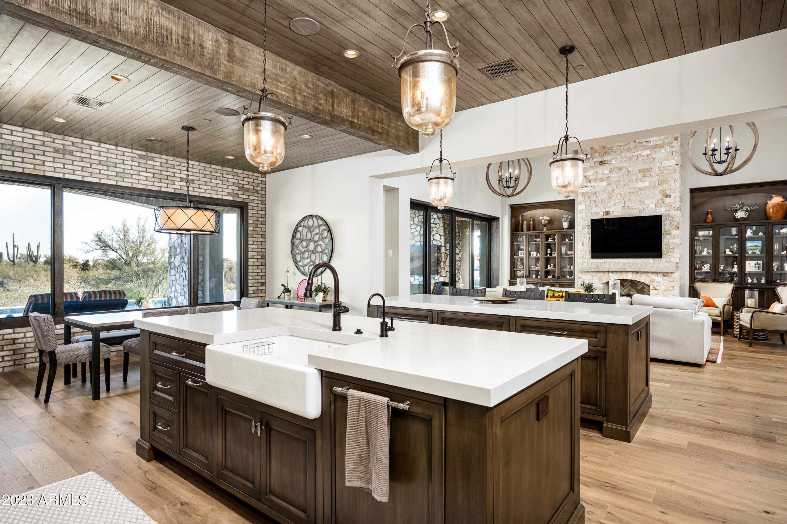 WHISPER ROCK - Residential