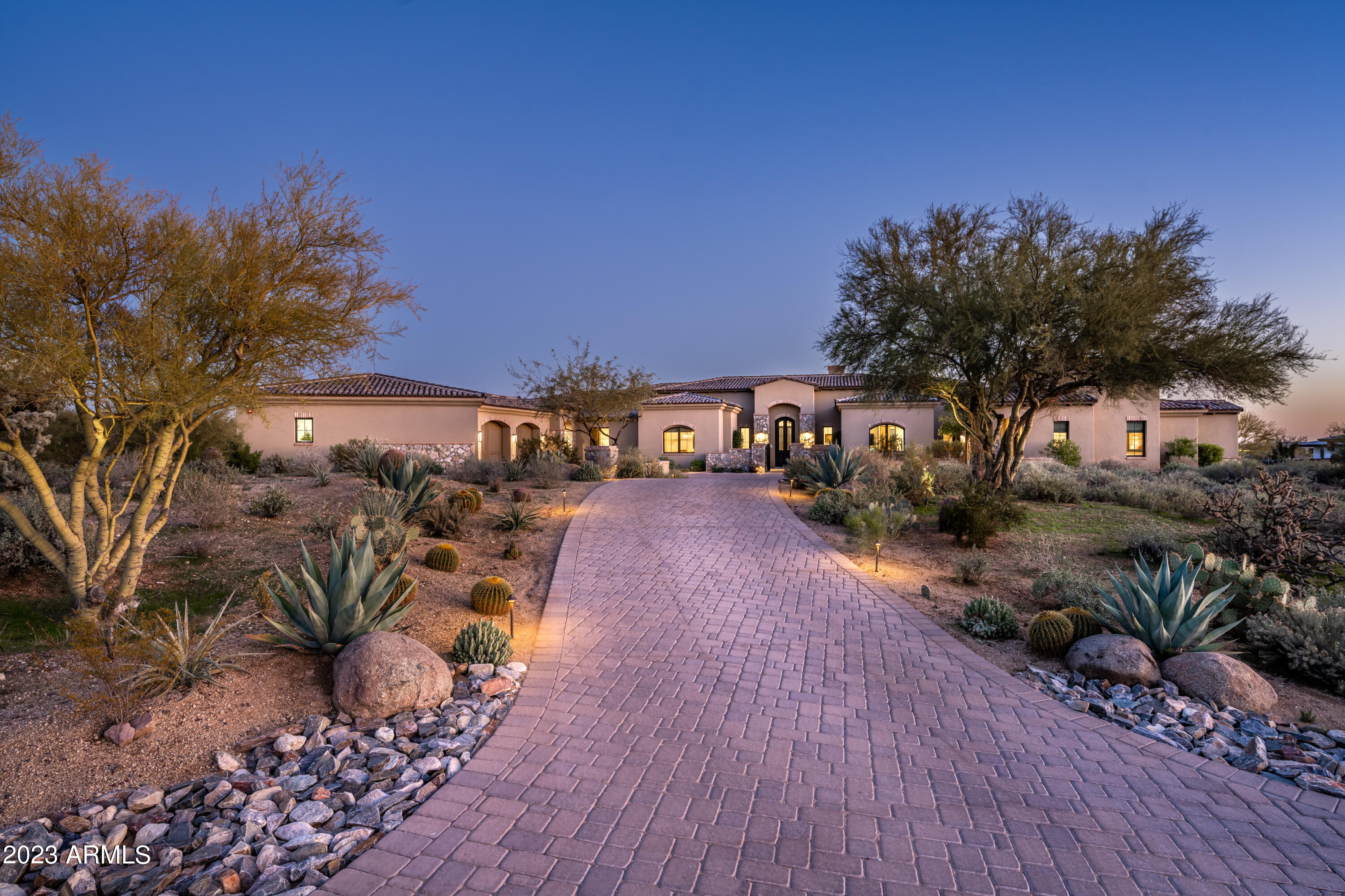 WHISPER ROCK - Residential