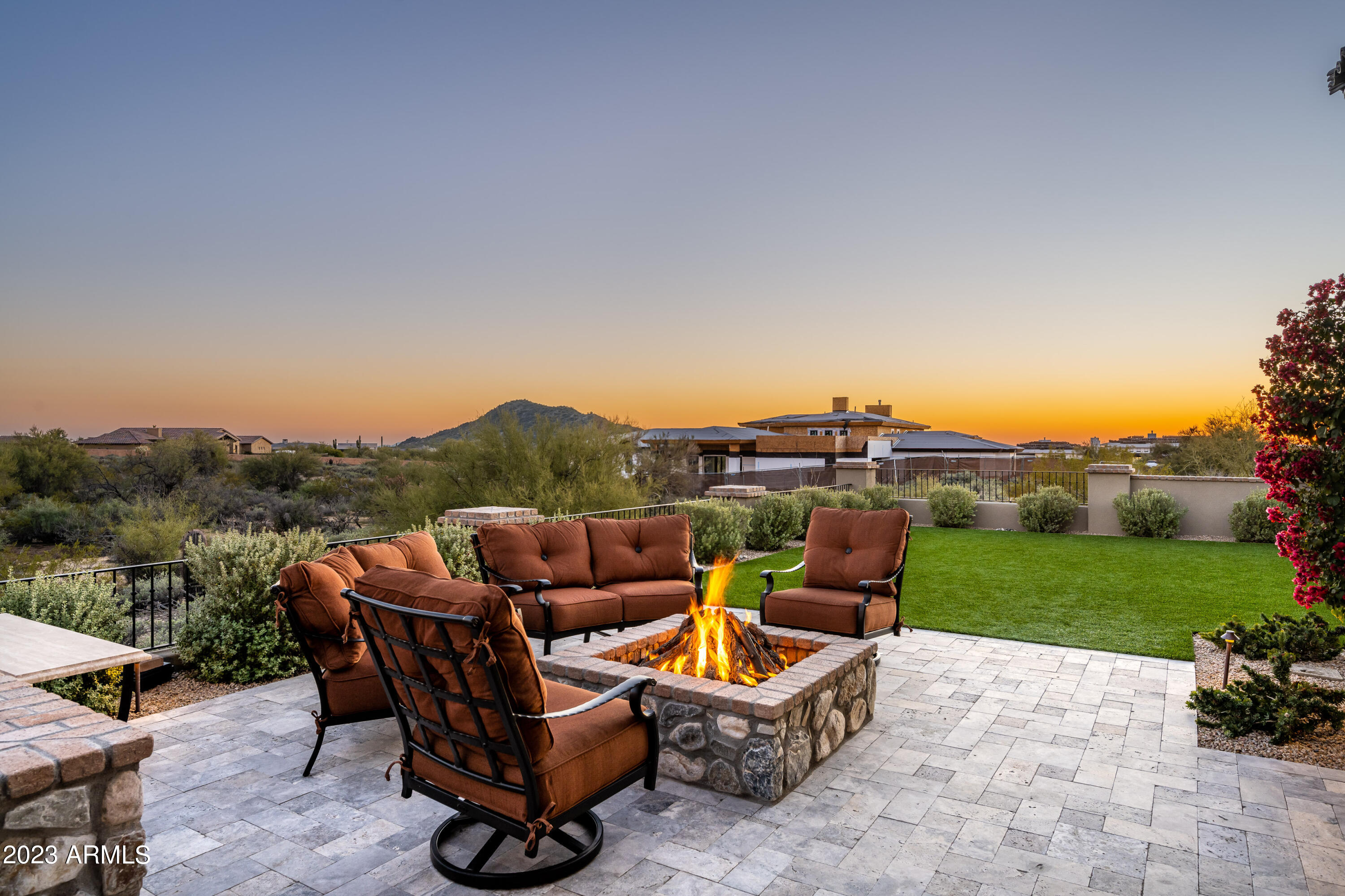 WHISPER ROCK - Residential