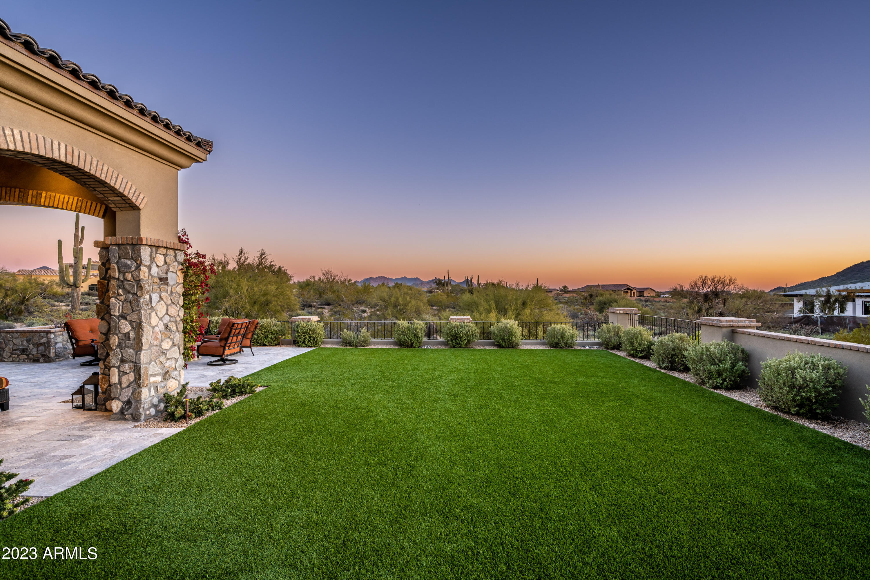 WHISPER ROCK - Residential