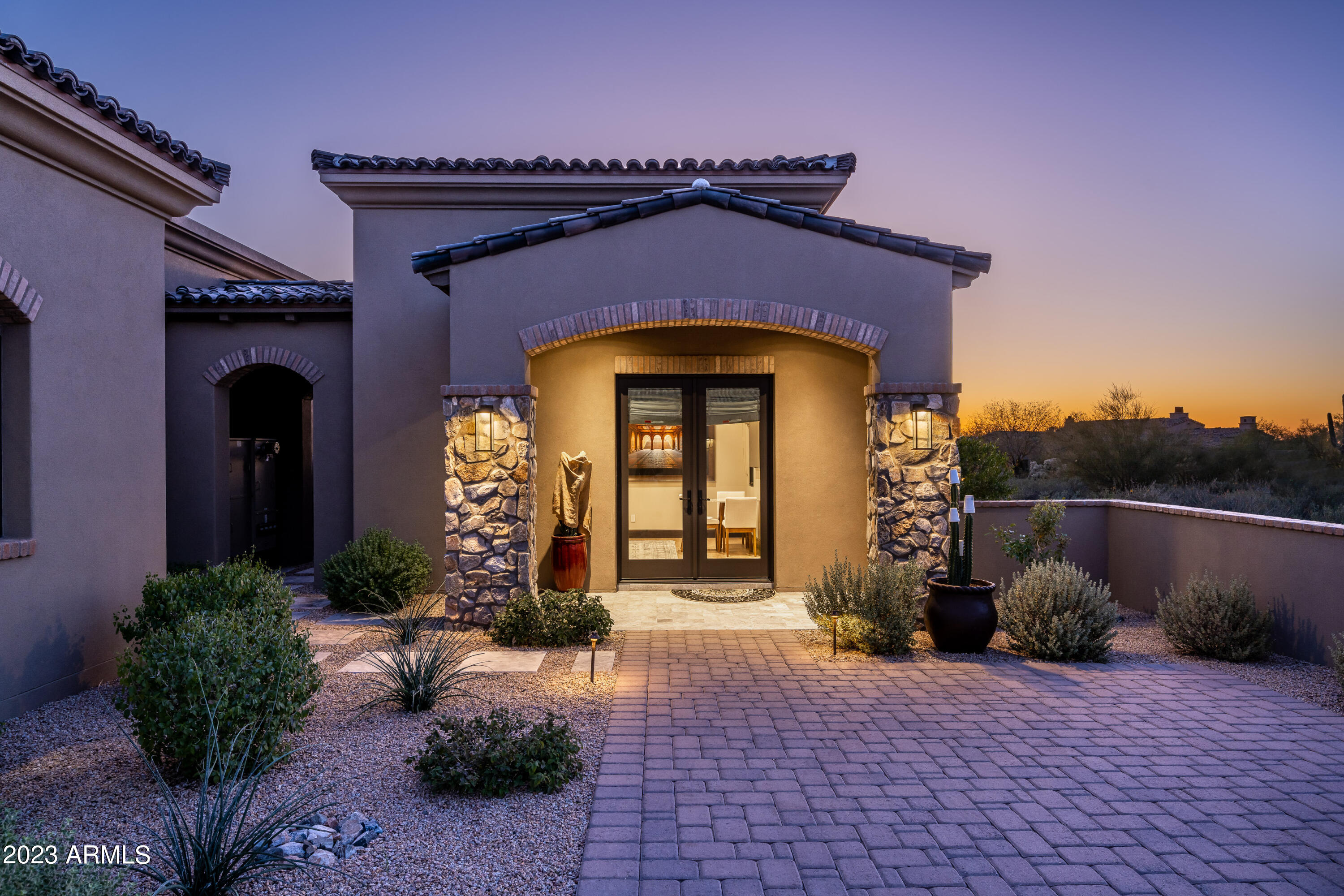 WHISPER ROCK - Residential