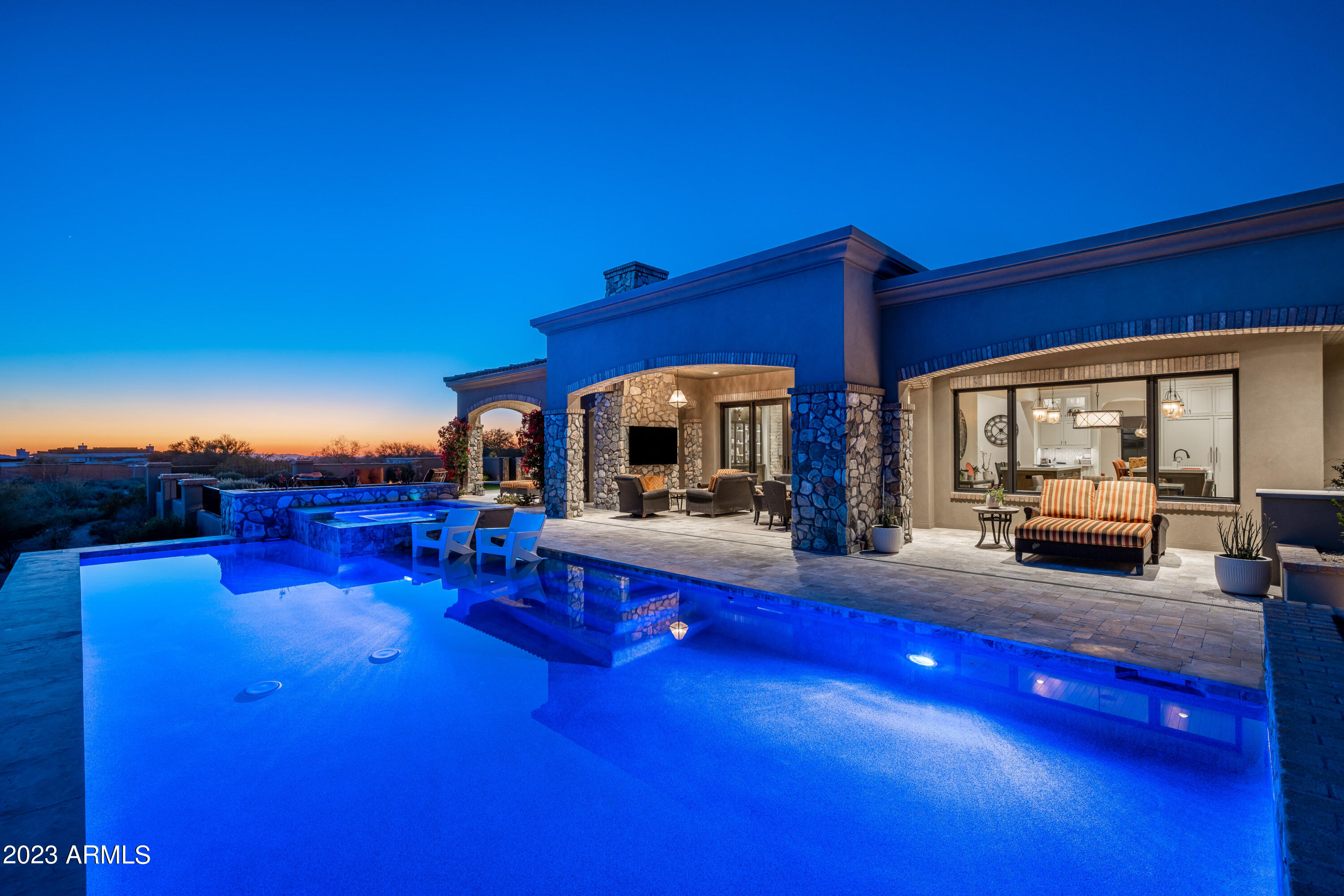 WHISPER ROCK - Residential