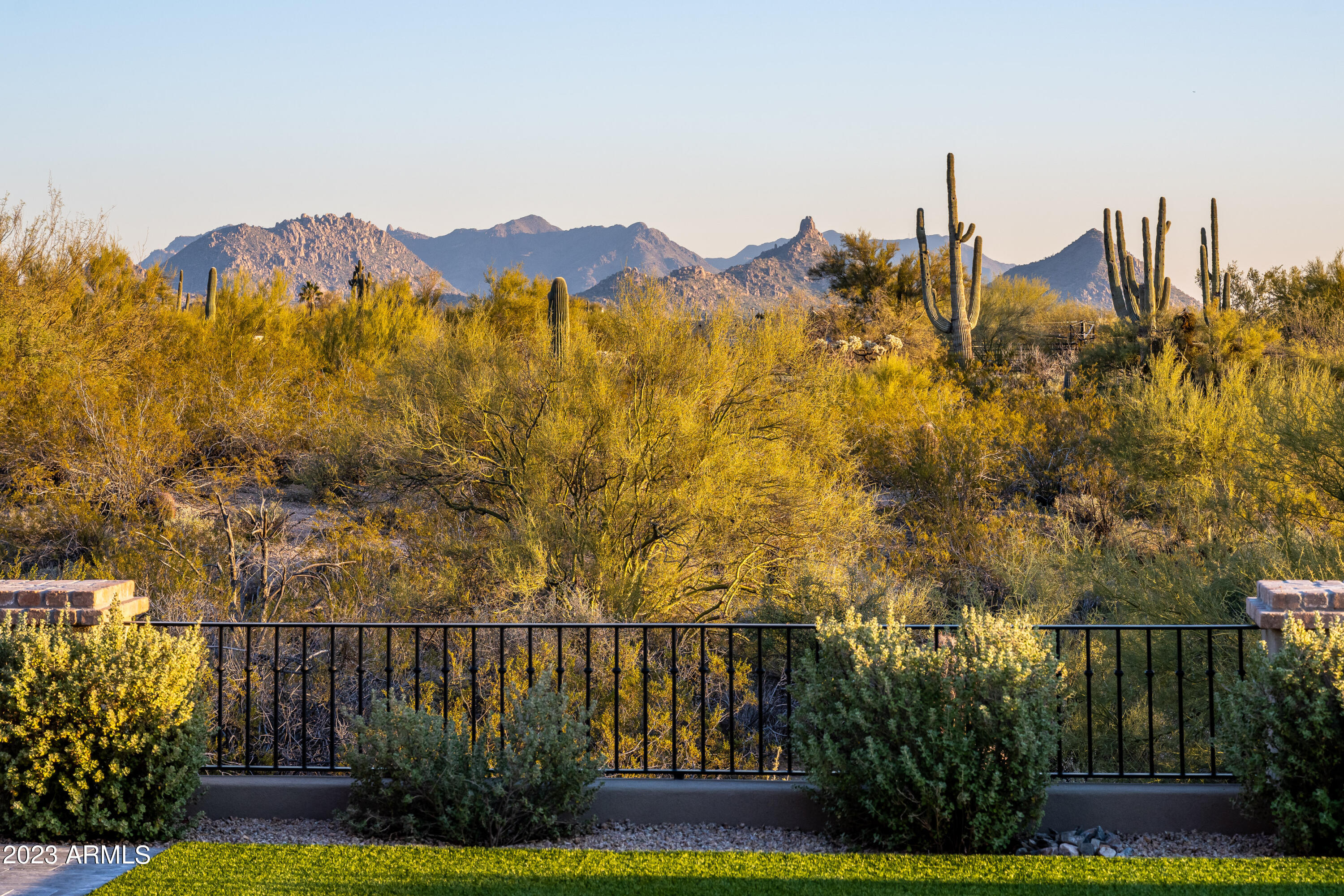 WHISPER ROCK - Residential