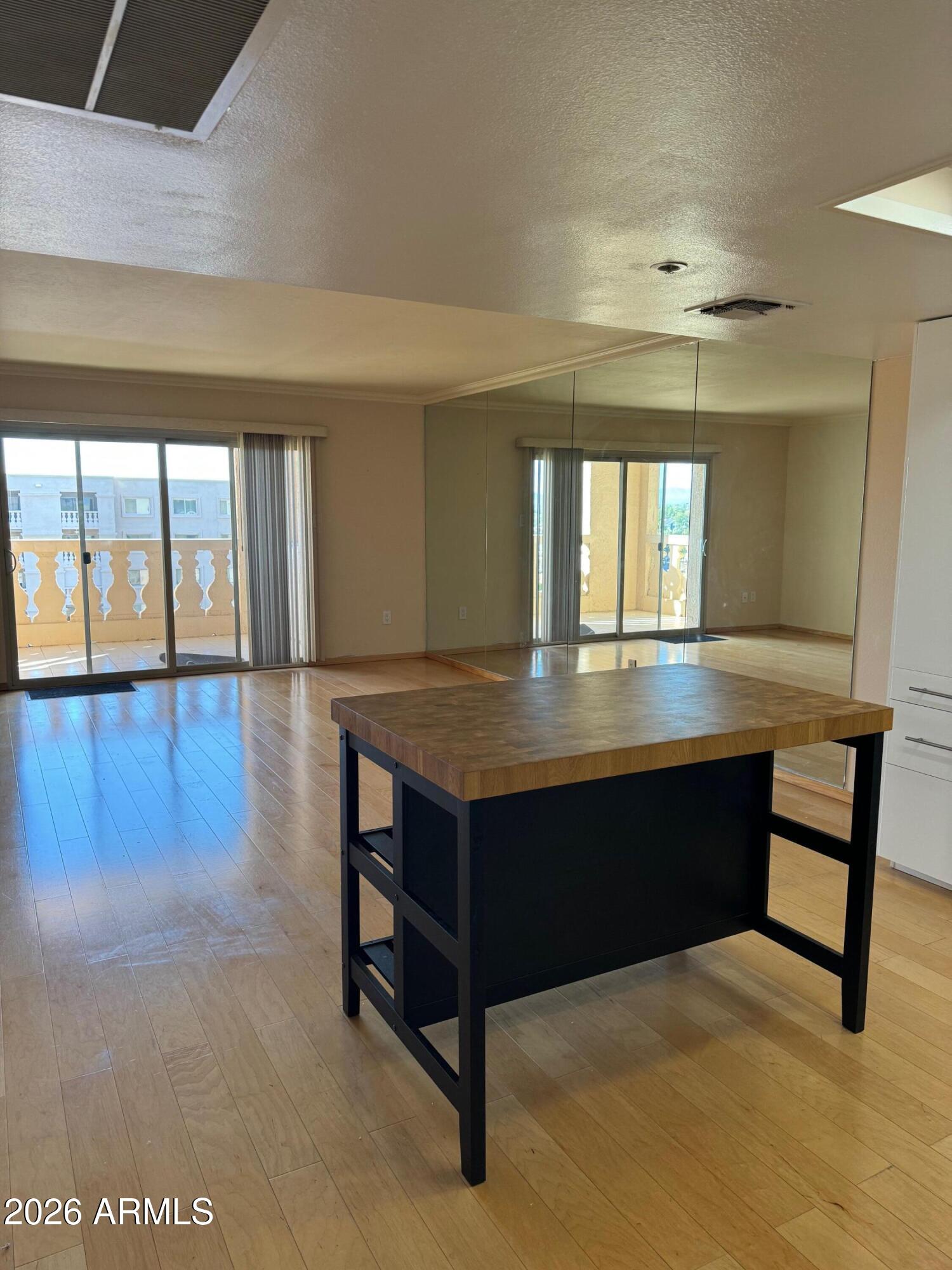 SCOTTSDALE SHADOWS 5 UNITS A101 THRU A112 A201 THR - Residential Lease