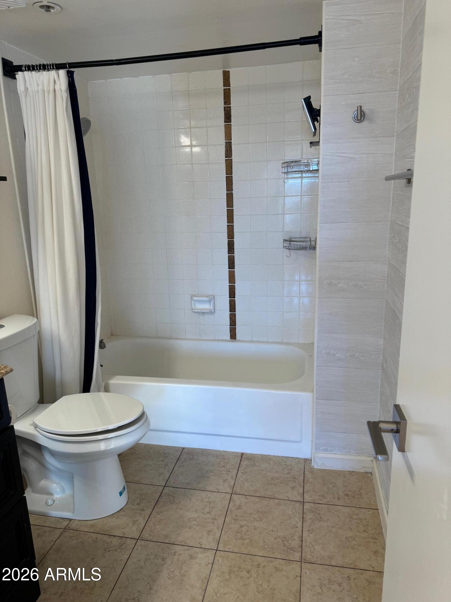 SCOTTSDALE SHADOWS 5 UNITS A101 THRU A112 A201 THR - Residential Lease