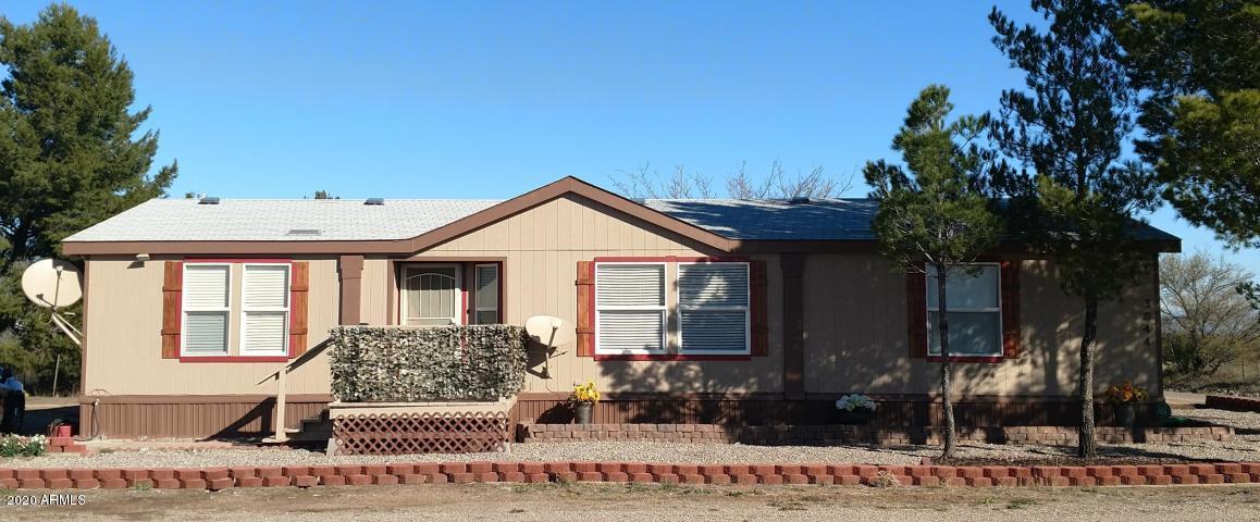Don't miss this remodeled 3 bed/2 bath, 1568 Sq. Ft. home! New flooring and light fixtures. New kitchen installed in
2019 including Denver Hickory cabinets and Brown Persia Granite counter tops. Also new in 2019... the hot water heater
and the furnace! New sliding barn doors inside and freshly painted inside and out. Washer & dryer and refrigerator all
stay with the home. This home is move-in ready and waiting for its new owner.