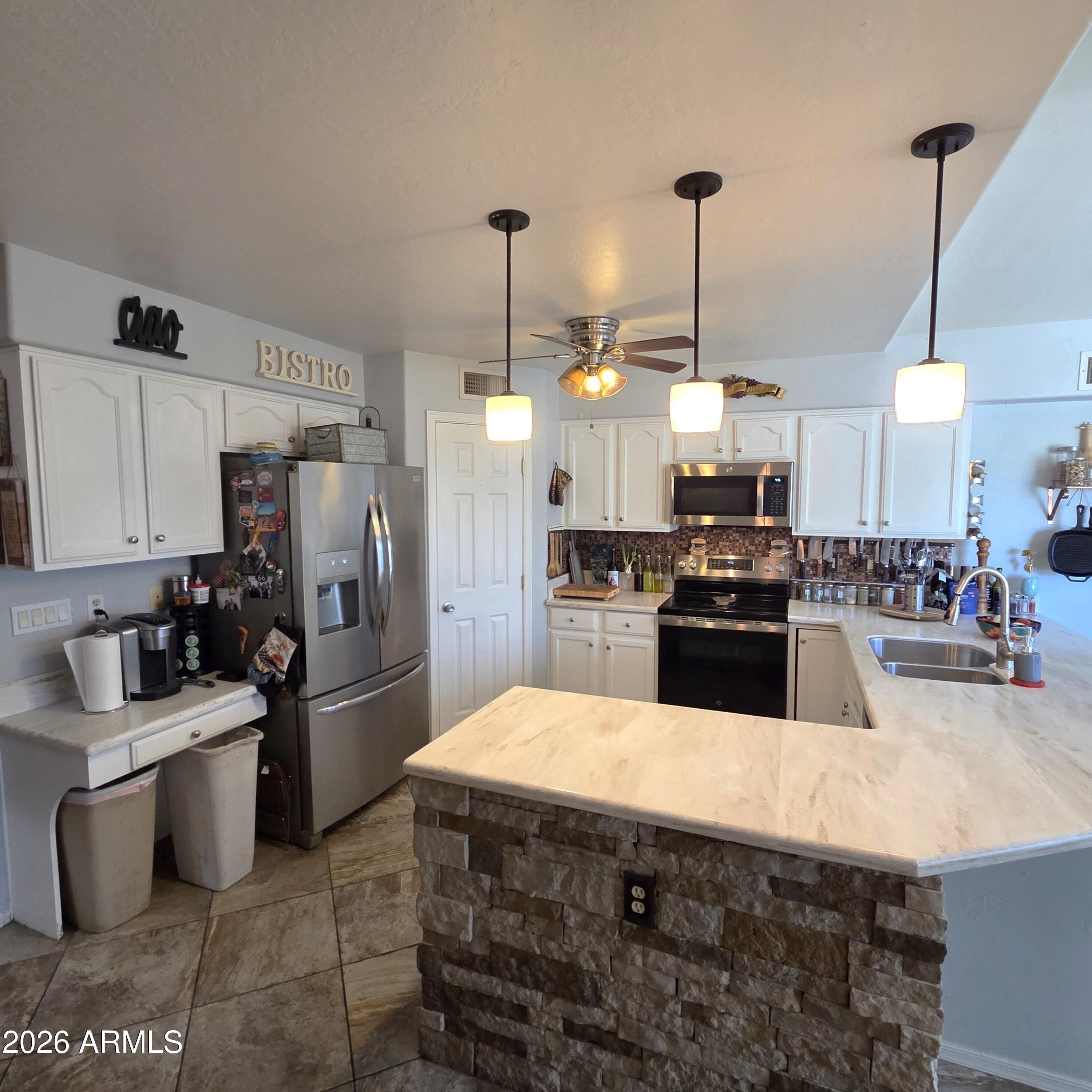SCARLETT CANYON - Residential Lease