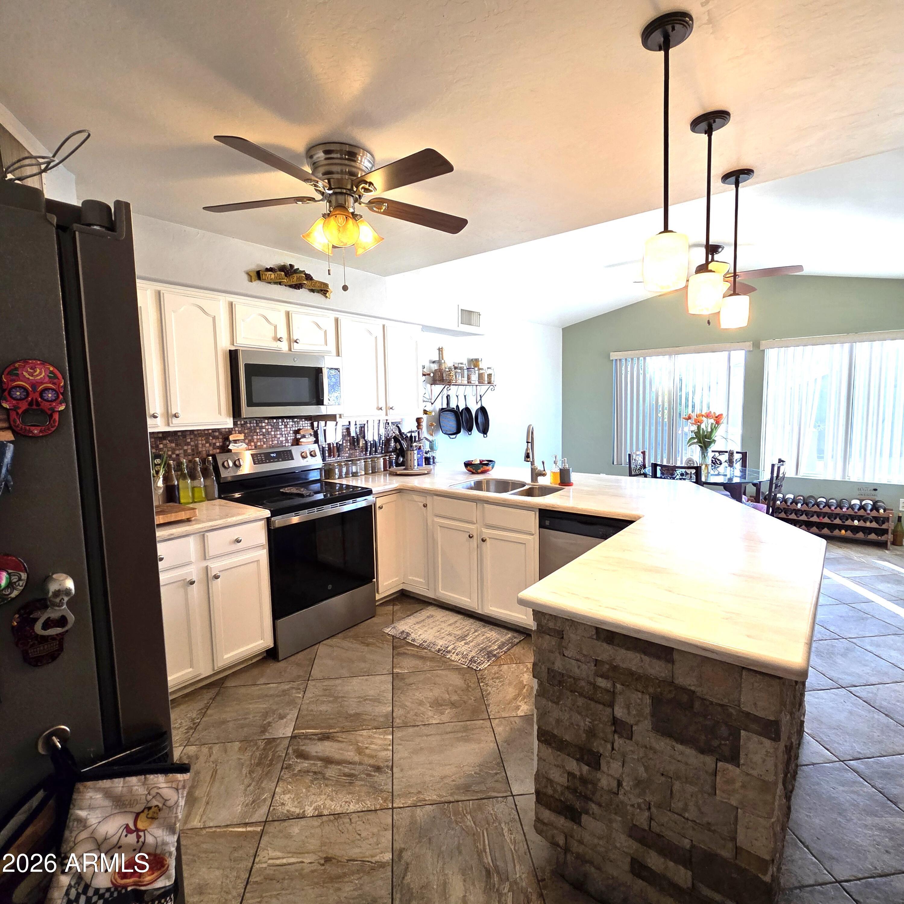 SCARLETT CANYON - Residential Lease