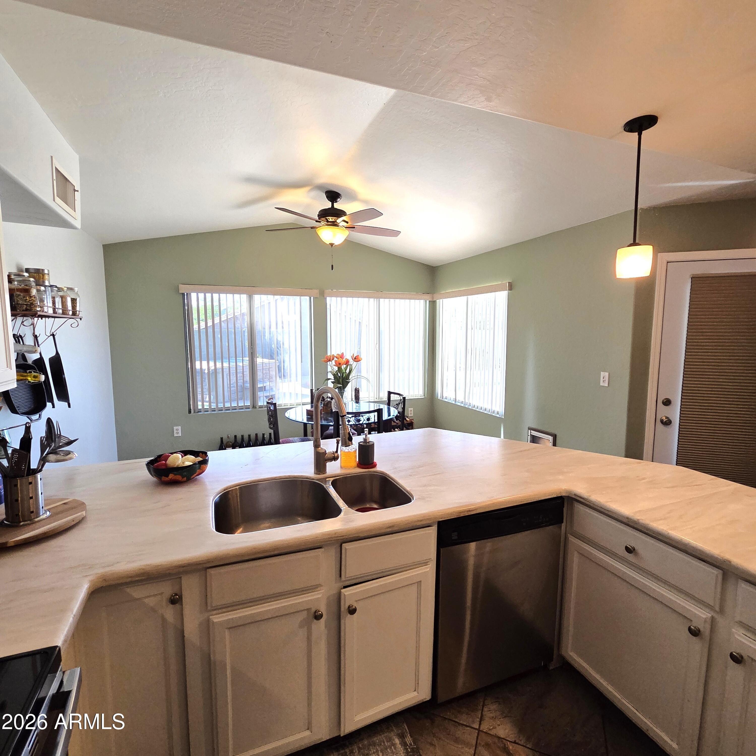 SCARLETT CANYON - Residential Lease
