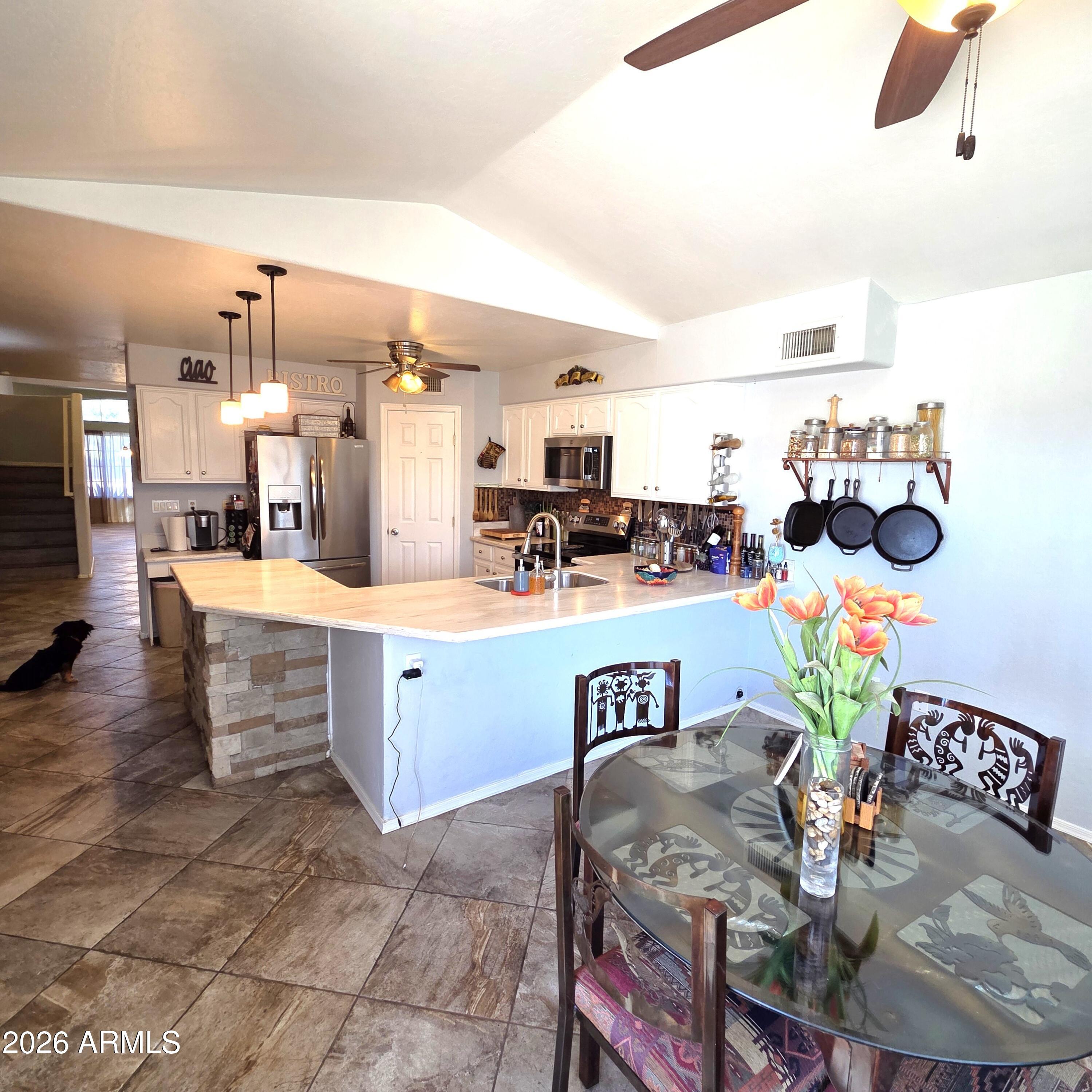 SCARLETT CANYON - Residential Lease
