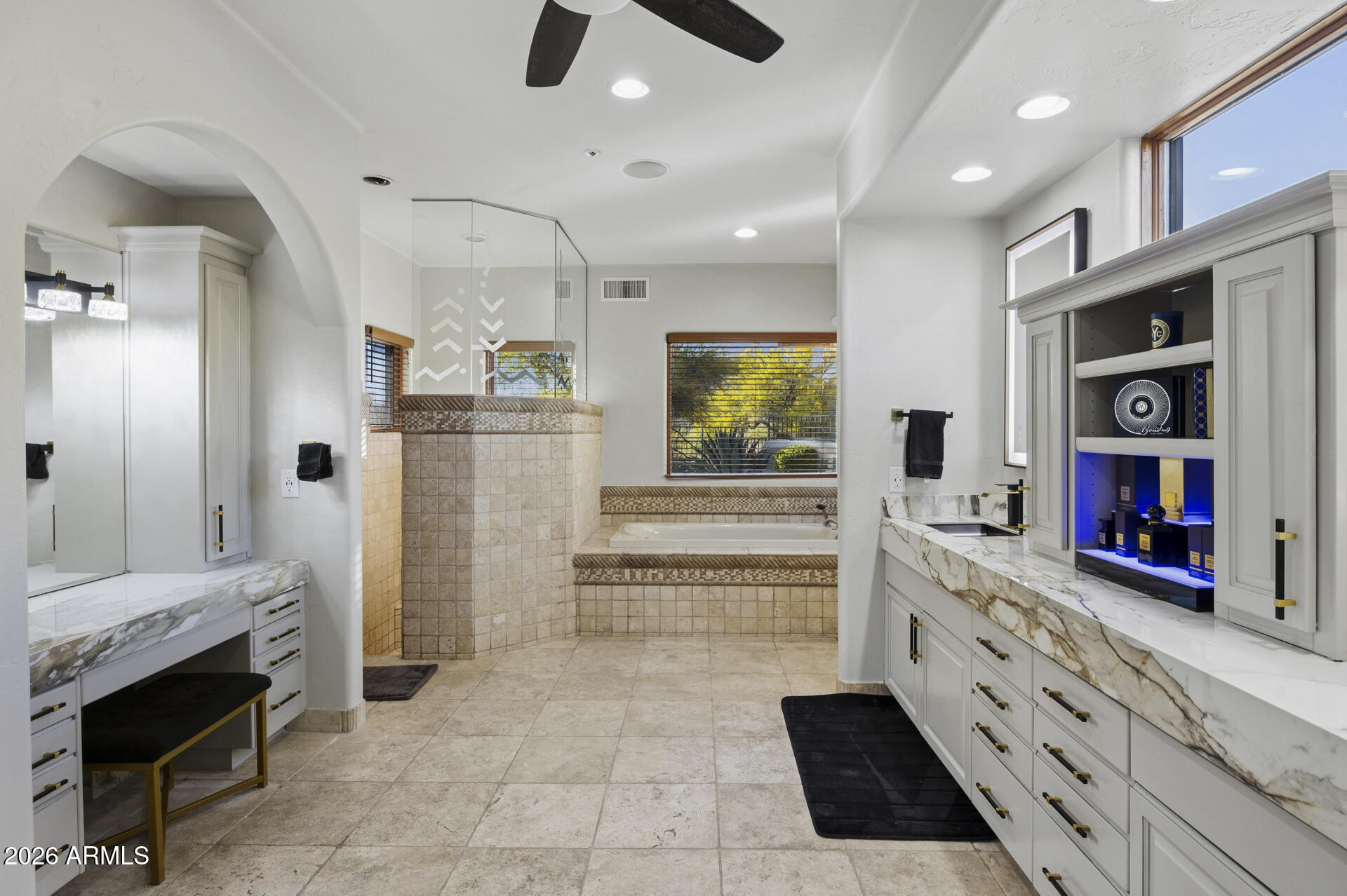 DESERT MOUNTAIN PHASE 1 UNIT 2 LOT 206-335 TR A - Residential
