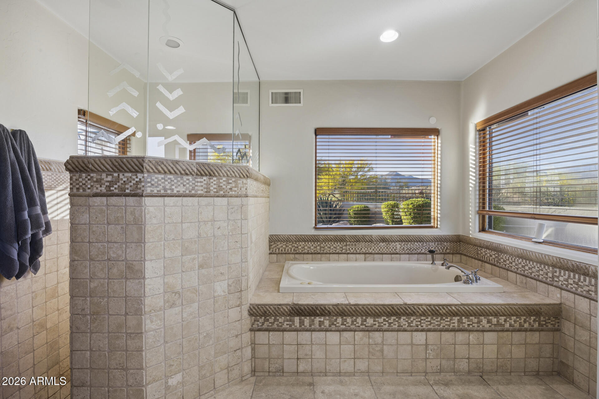 DESERT MOUNTAIN PHASE 1 UNIT 2 LOT 206-335 TR A - Residential