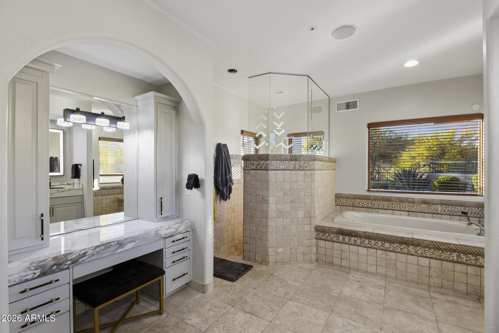 DESERT MOUNTAIN PHASE 1 UNIT 2 LOT 206-335 TR A - Residential