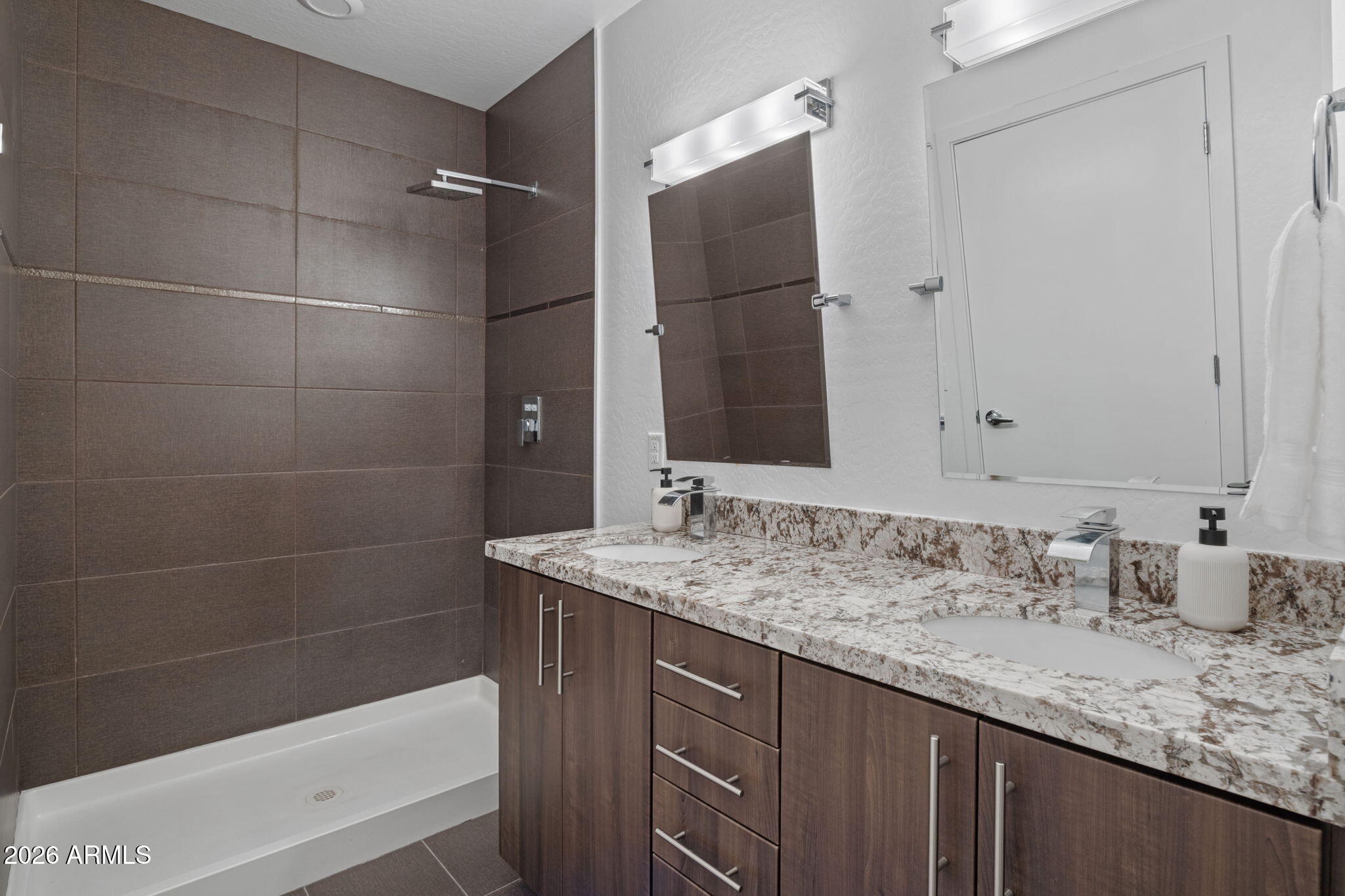 BROWNSTONE COMMONS - Residential