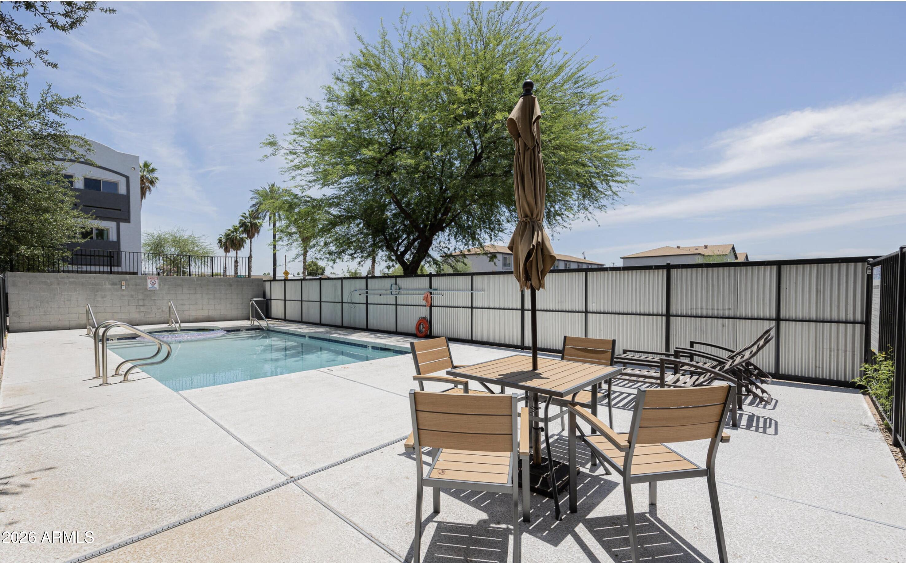 BROWNSTONE COMMONS - Residential