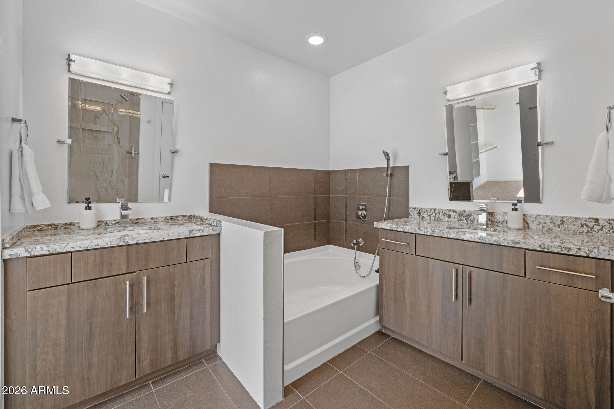 BROWNSTONE COMMONS - Residential
