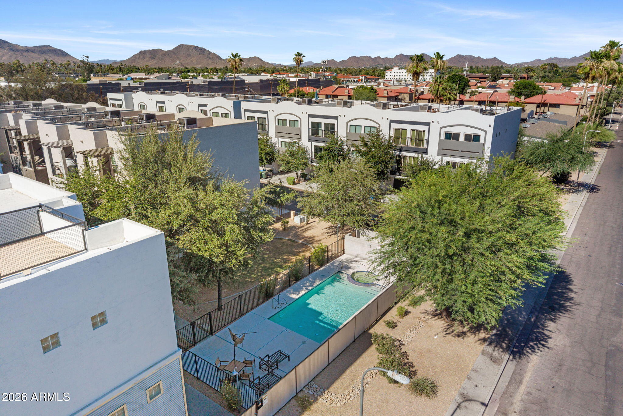 BROWNSTONE COMMONS - Residential