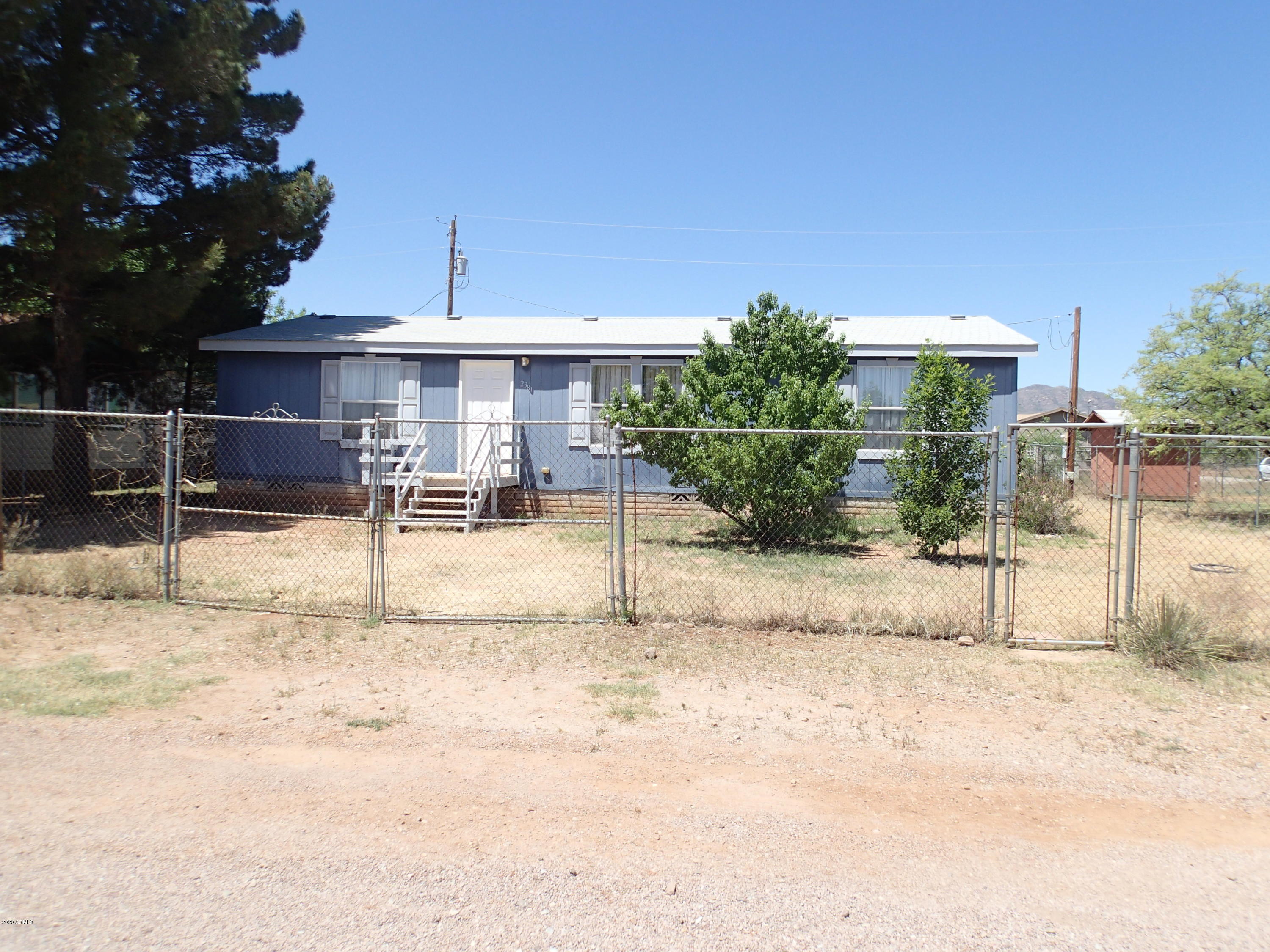 Great 2 bedroom PLUS Den, 2 bath 1296 sqft home sits on a fully fenced lot!! Split Plan with Den (+Closet) opening off of Living Room. Door could be added to make it a full 3br. Vaulted Ceiling.  Large Kitchen with Island and plenty of cabinets. All appliances stay. Washer, Dryer and Water Heater just a year old.  Large master bathroom with dual sinks and step in shower with seat!! Walk In Closet. Great new home or investment income property!!