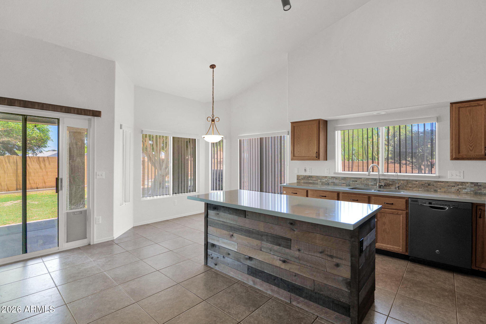 MONTE VISTA NO 37 - Residential Lease