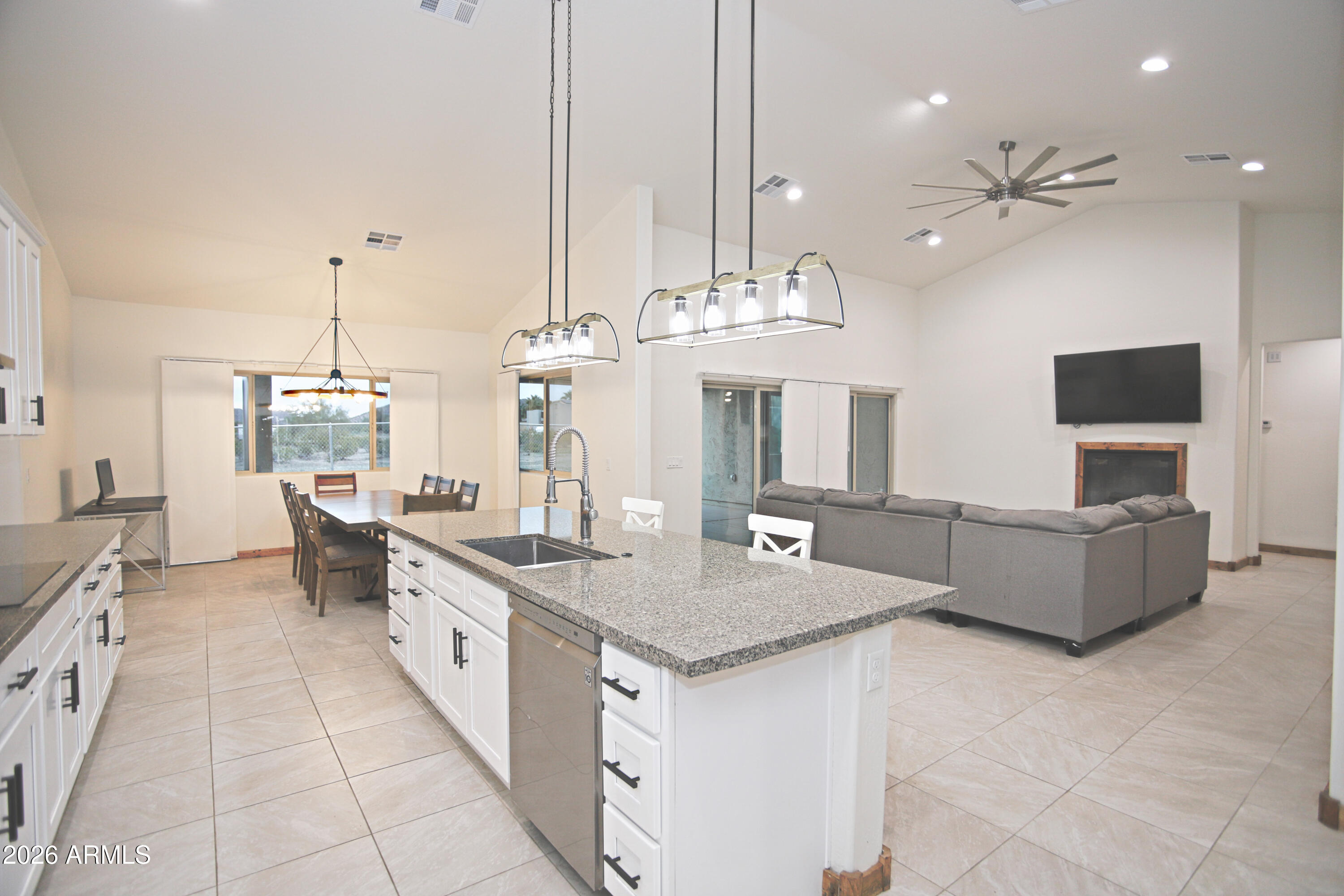 LAS MONTANAS UNIT I - Residential