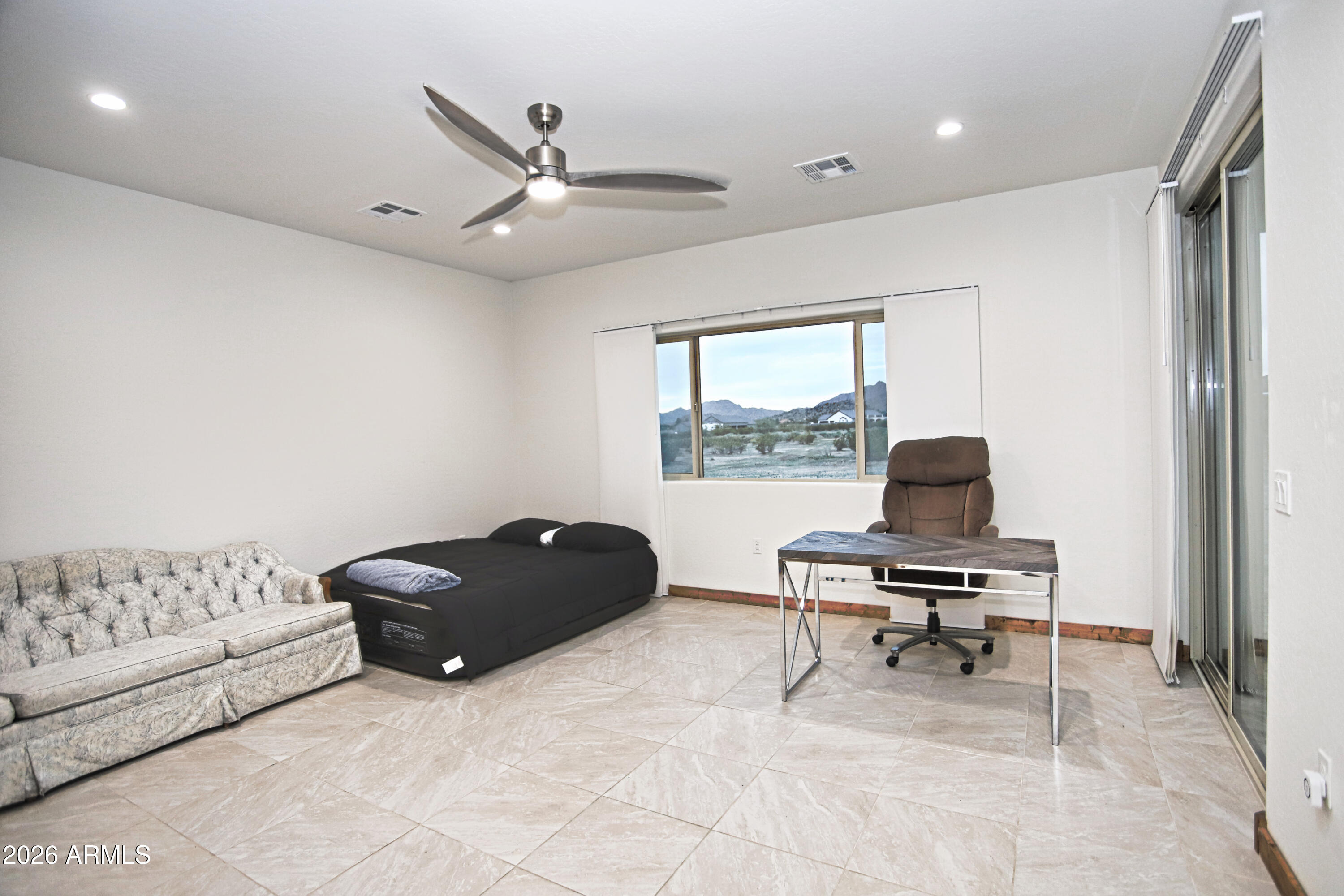 LAS MONTANAS UNIT I - Residential